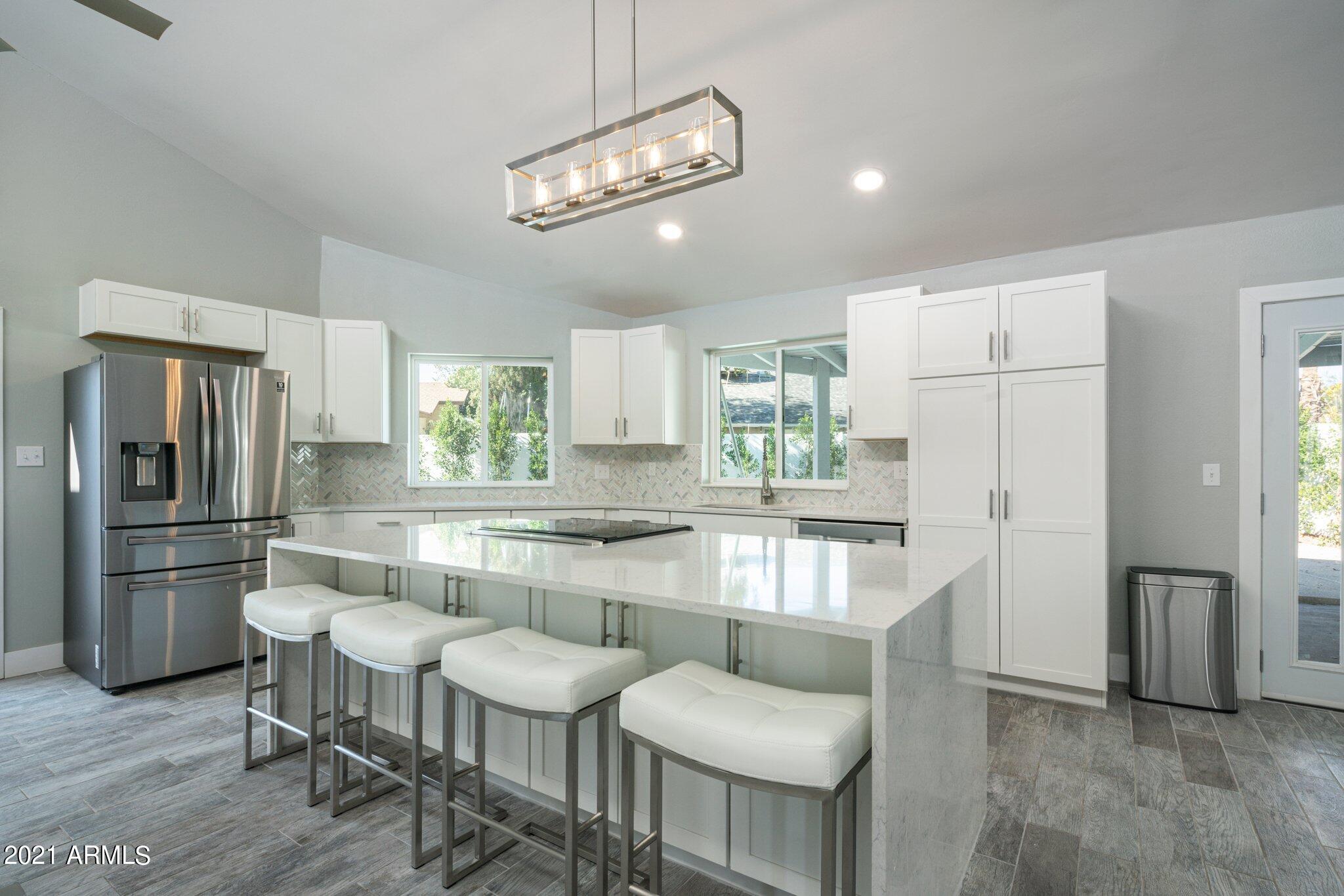 7740 E VALLEY VISTA Lane