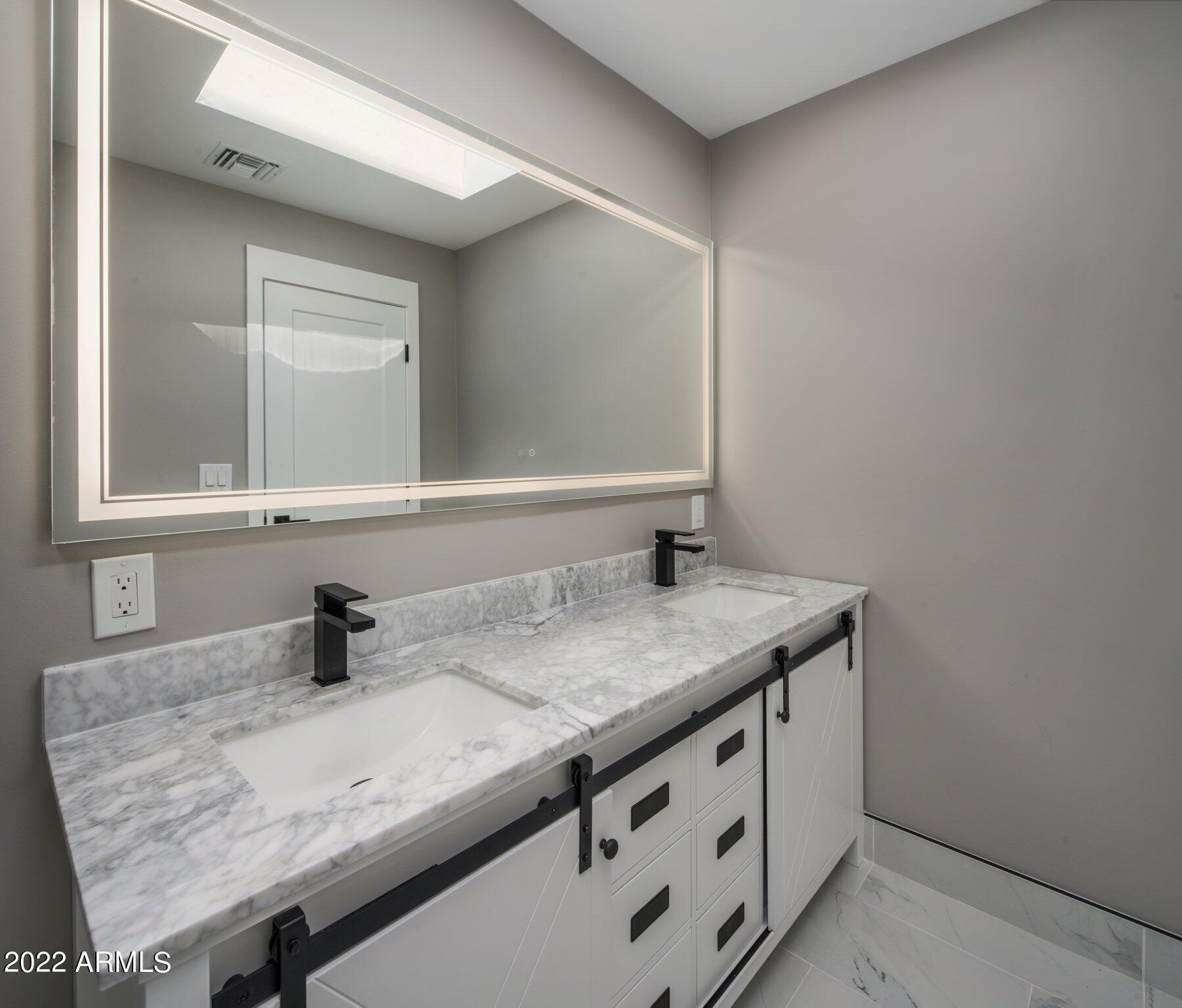 6129 N 77TH Place