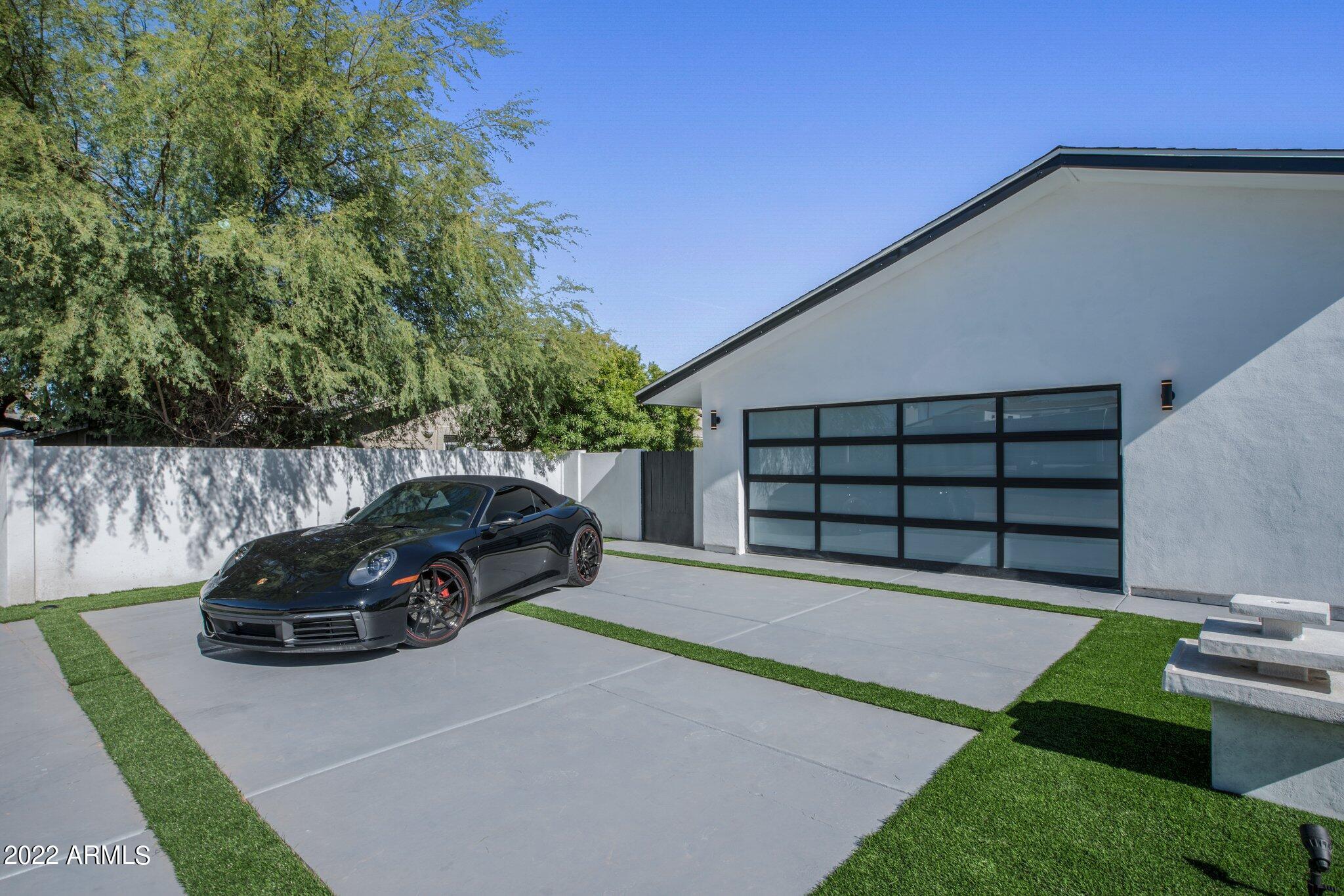 6129 N 77TH Place
