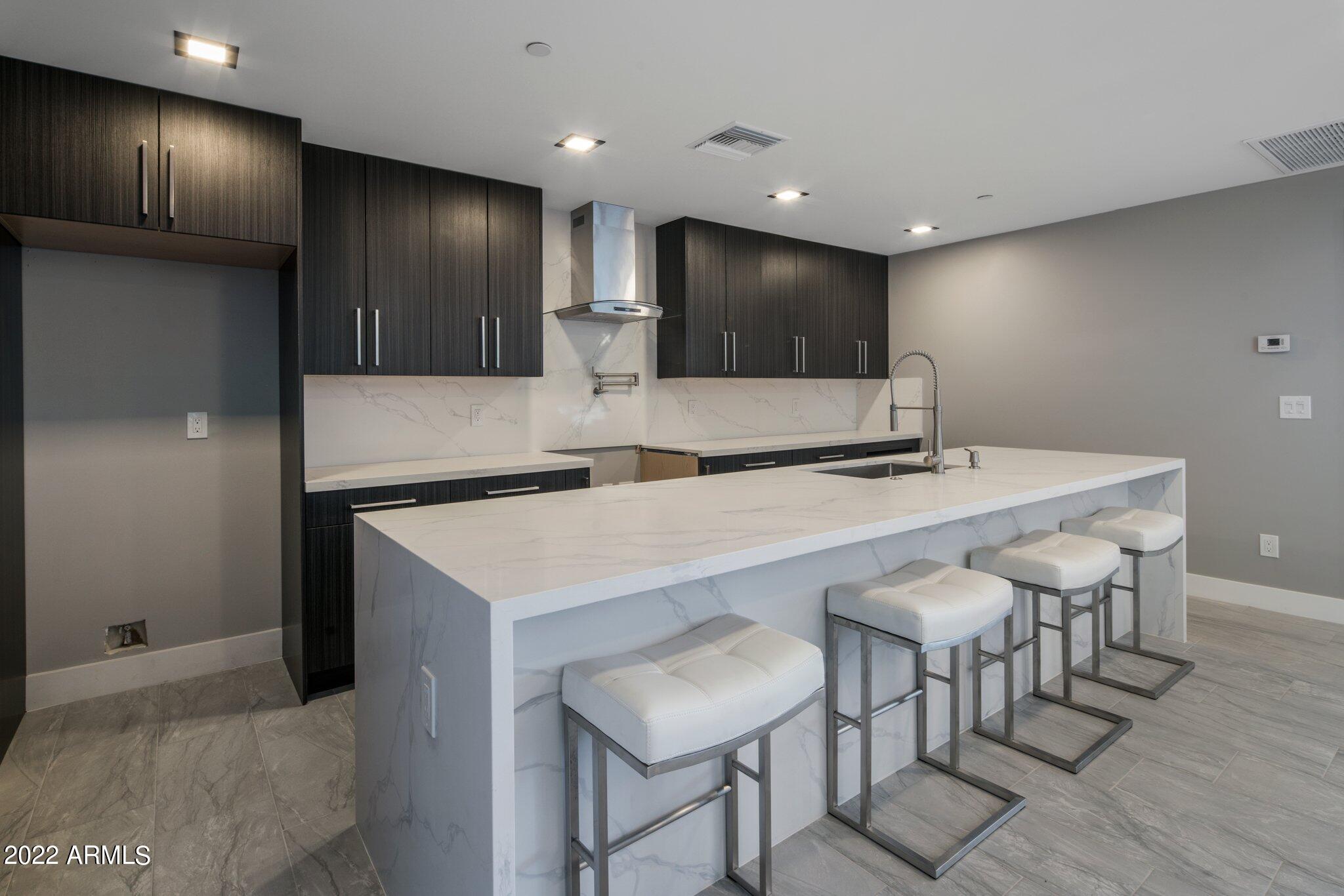 6129 N 77TH Place