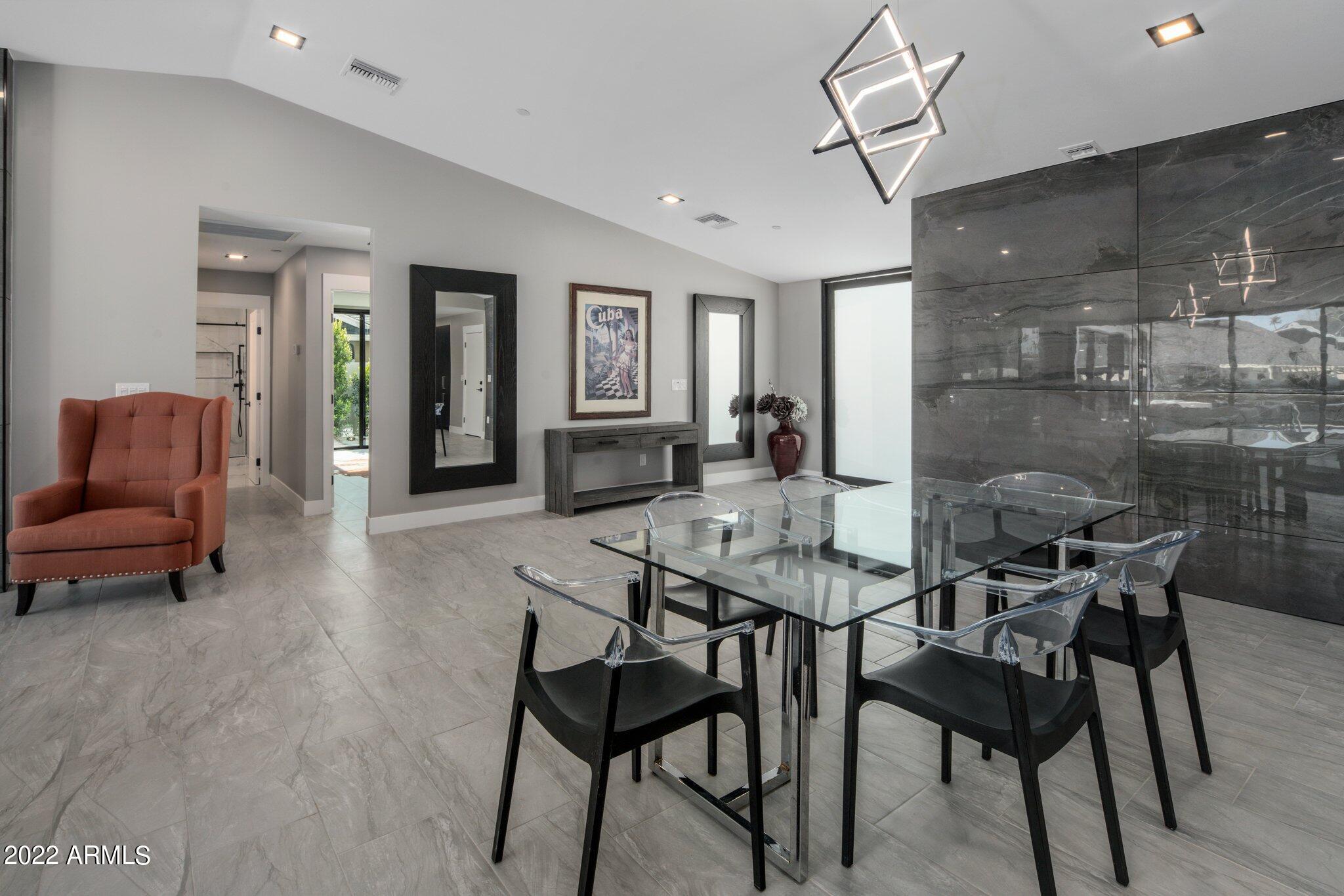 6129 N 77TH Place
