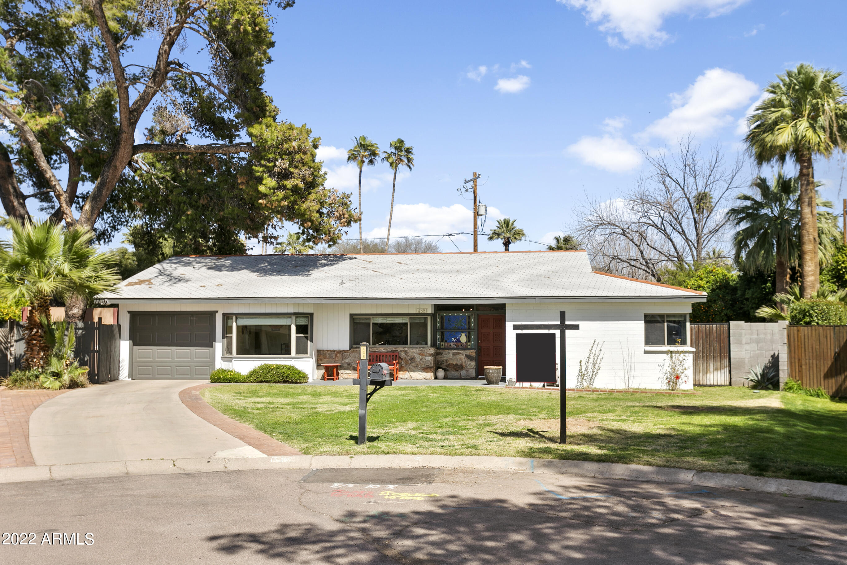 438 W HARMONT Drive