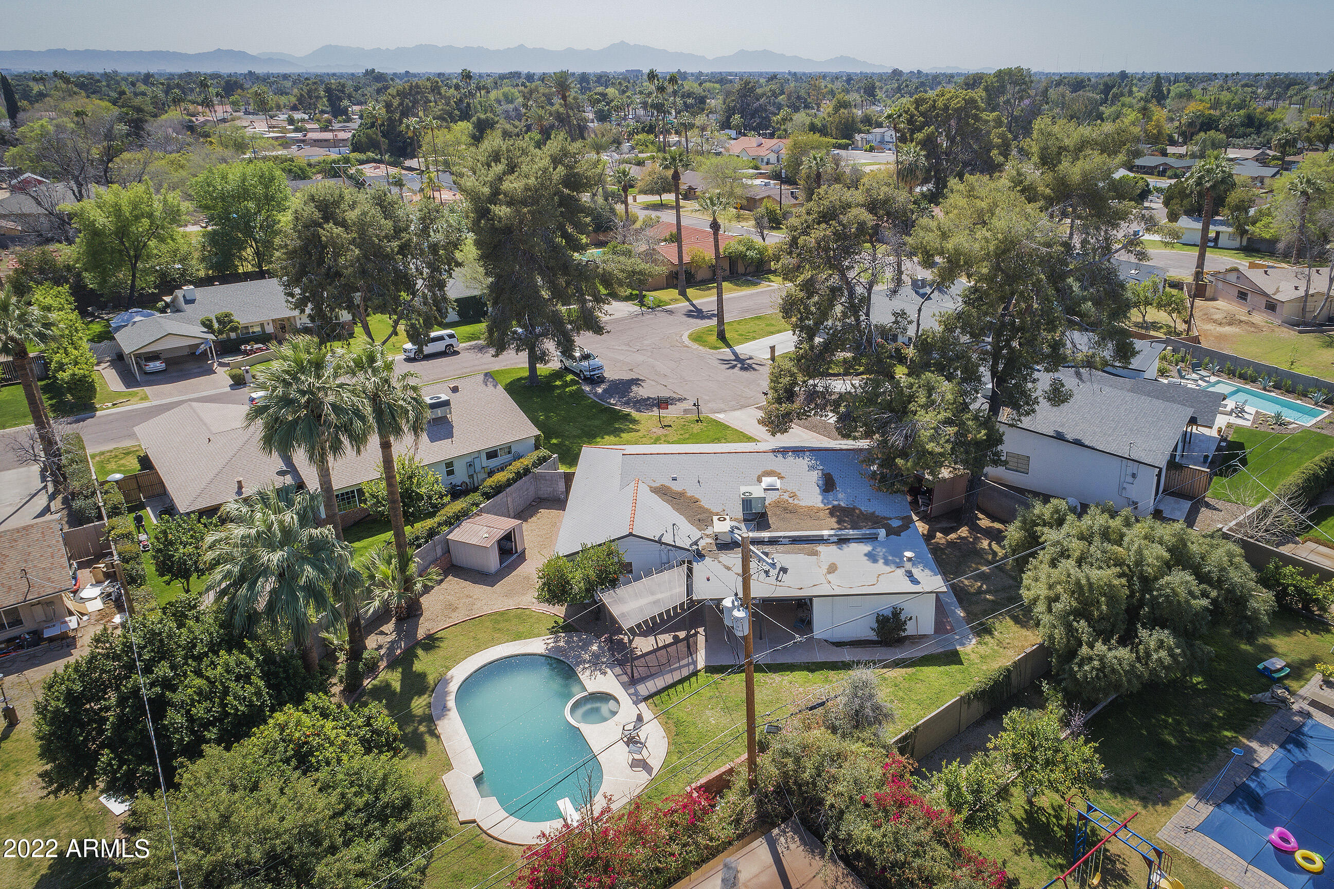 438 W HARMONT Drive