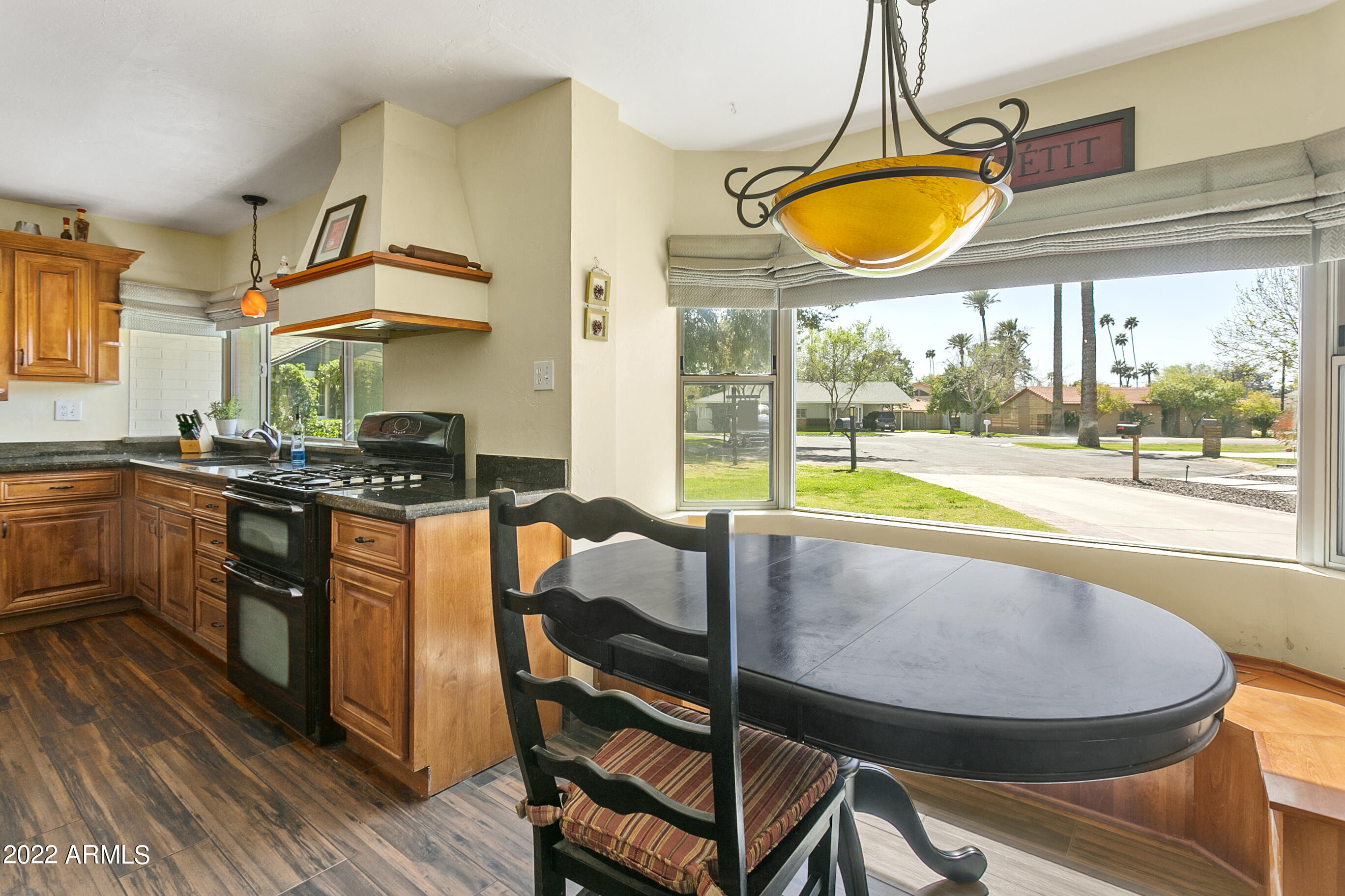 438 W HARMONT Drive