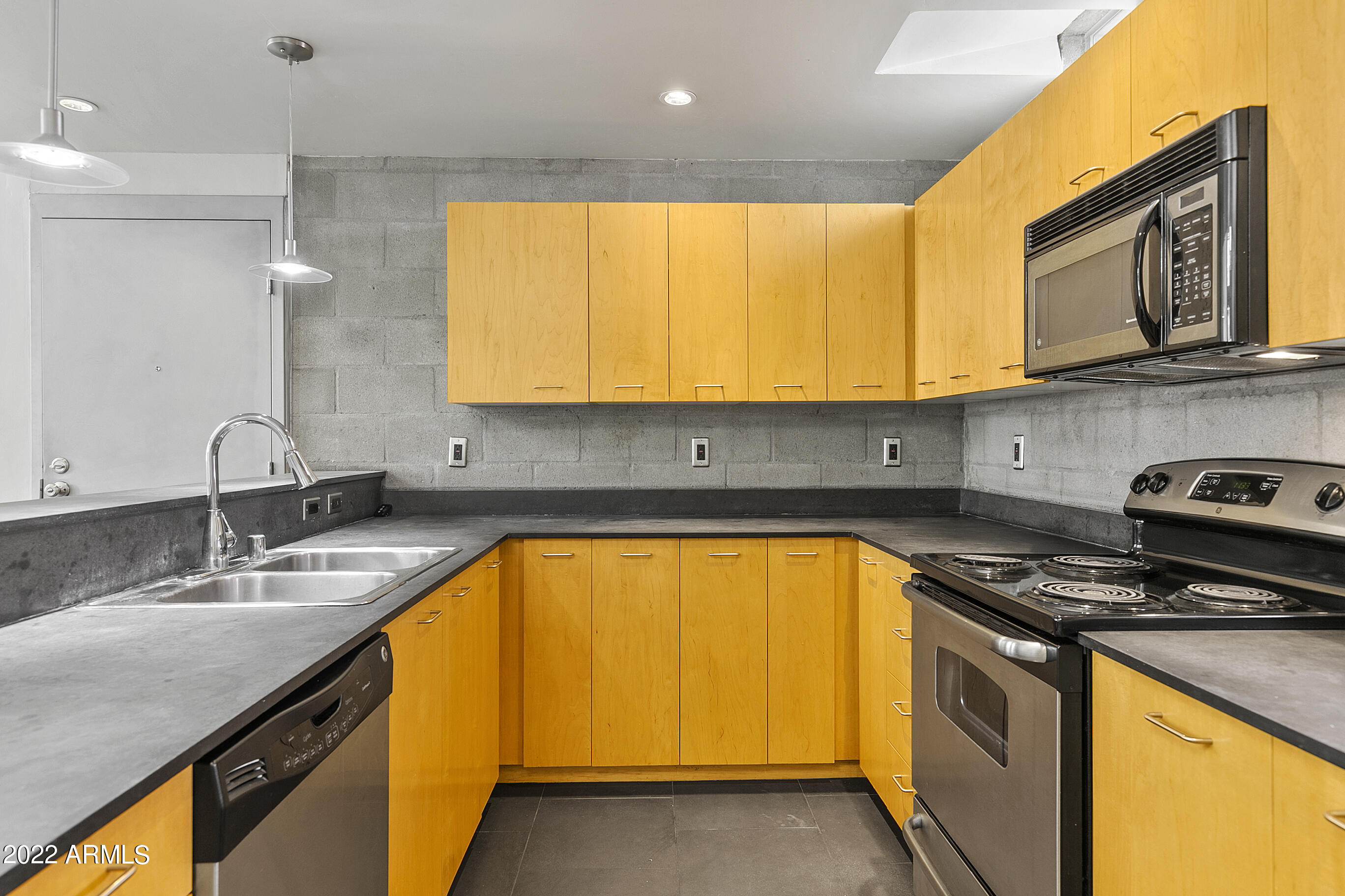 1111 W University Drive Unit: 1028