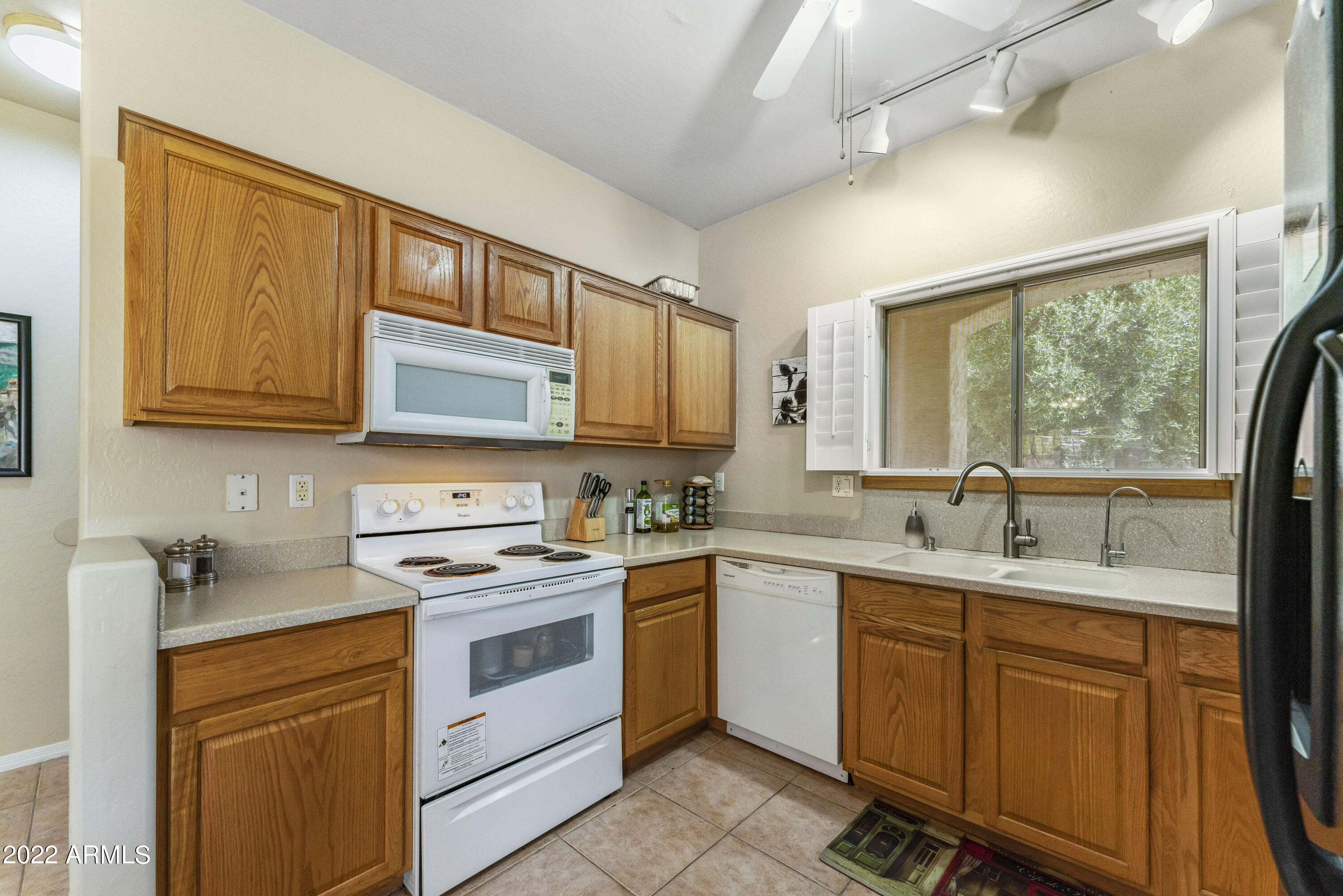 546 E SHAWNEE Road