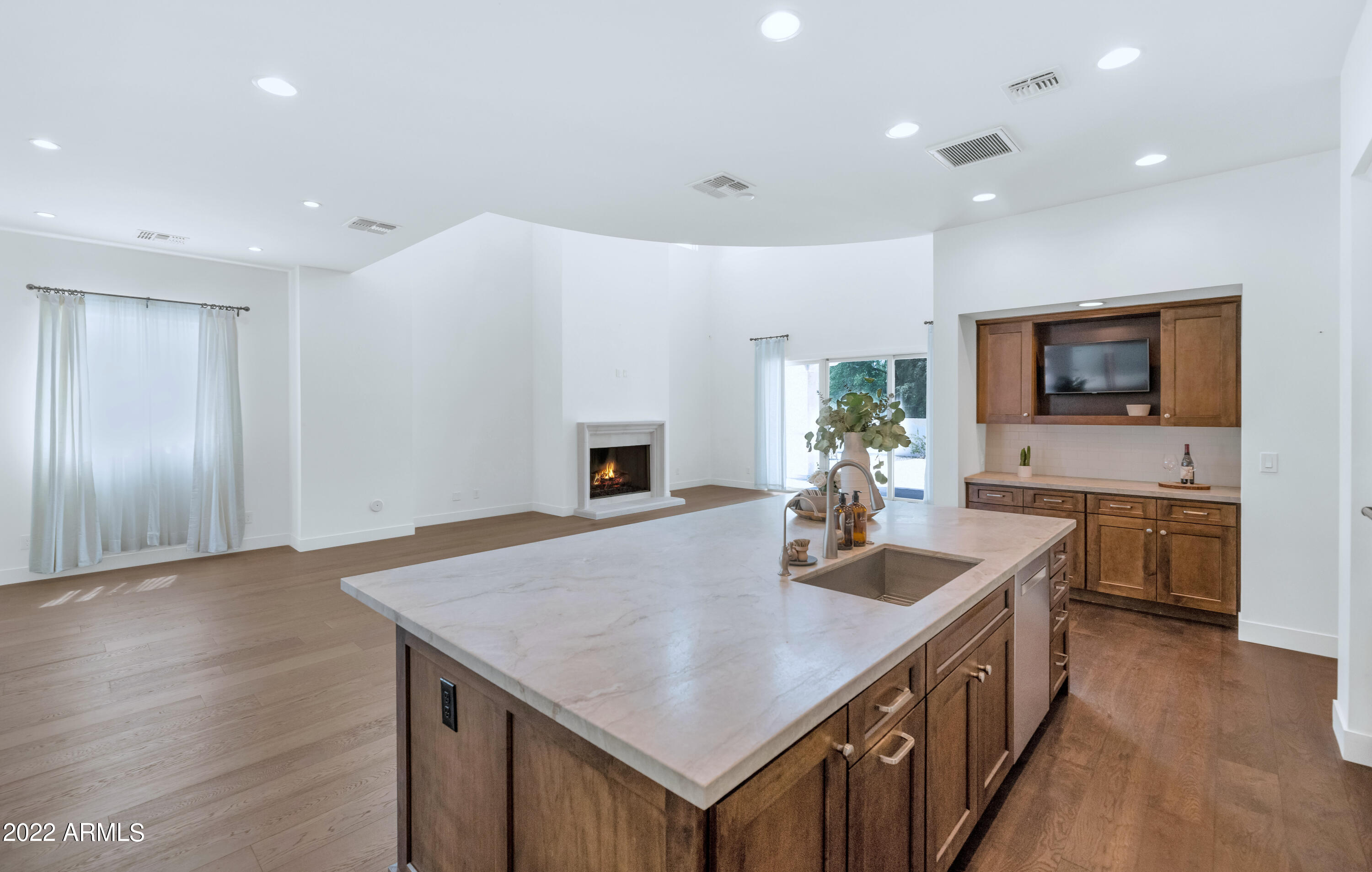 3911 E SHEILA Lane