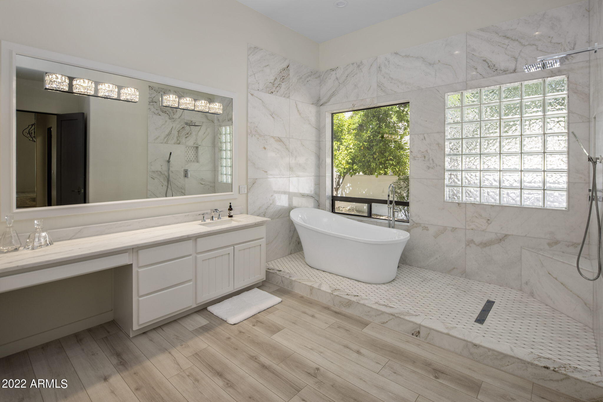 8487 N Canta Bello --