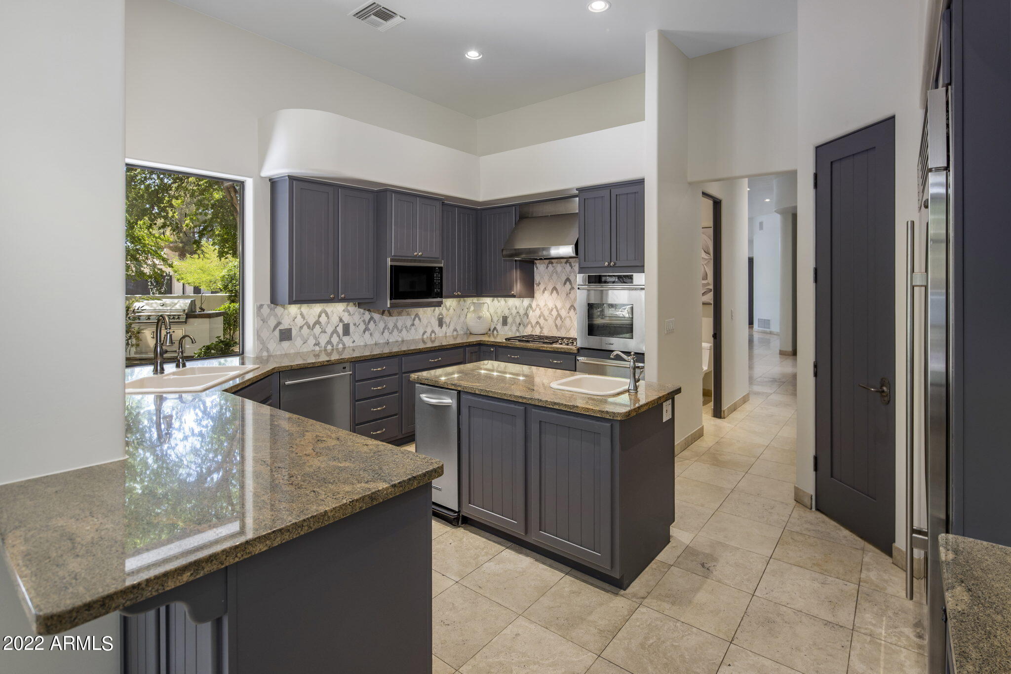 8487 N Canta Bello --