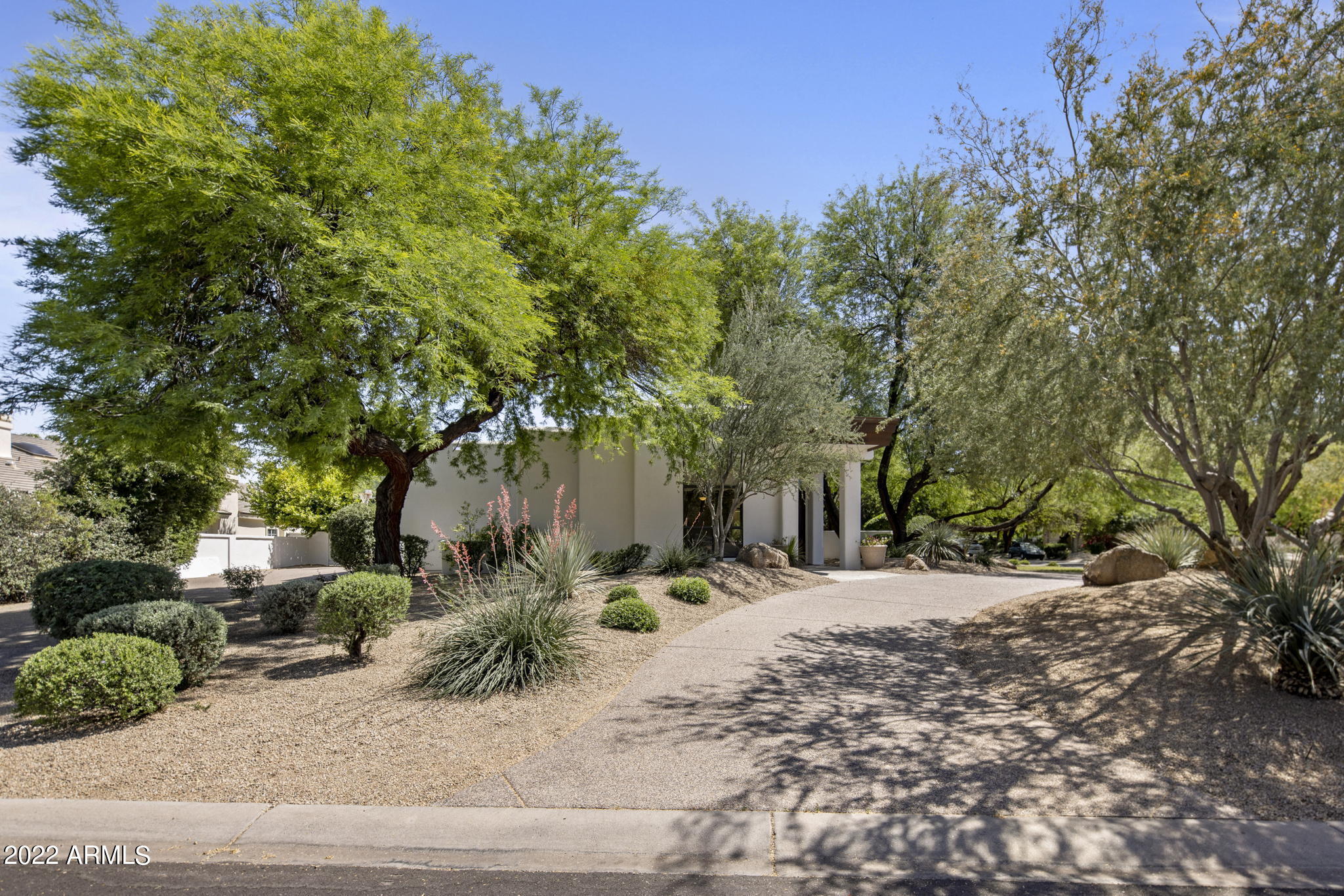 8487 N Canta Bello --