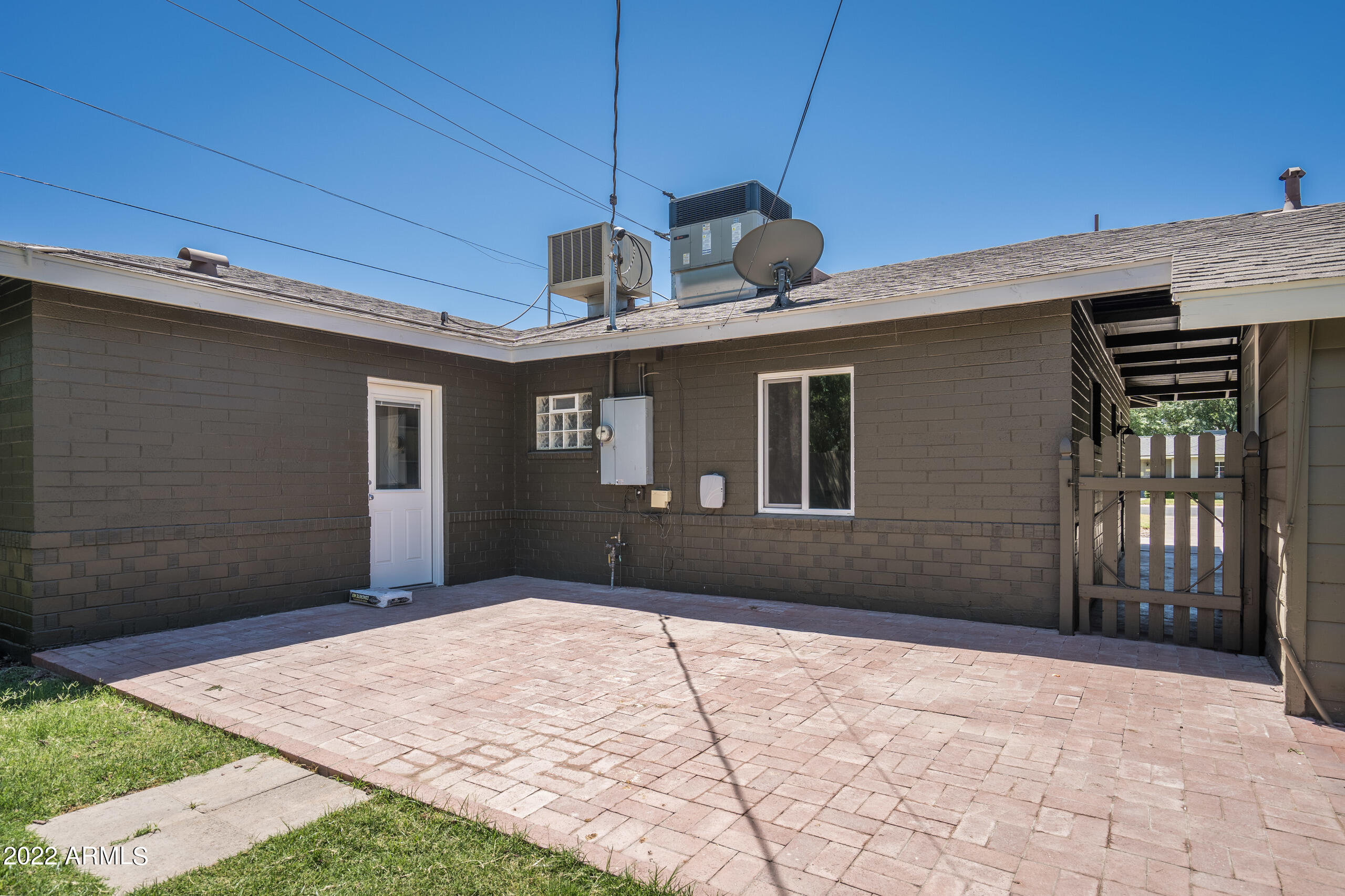 946 E COLTER Street