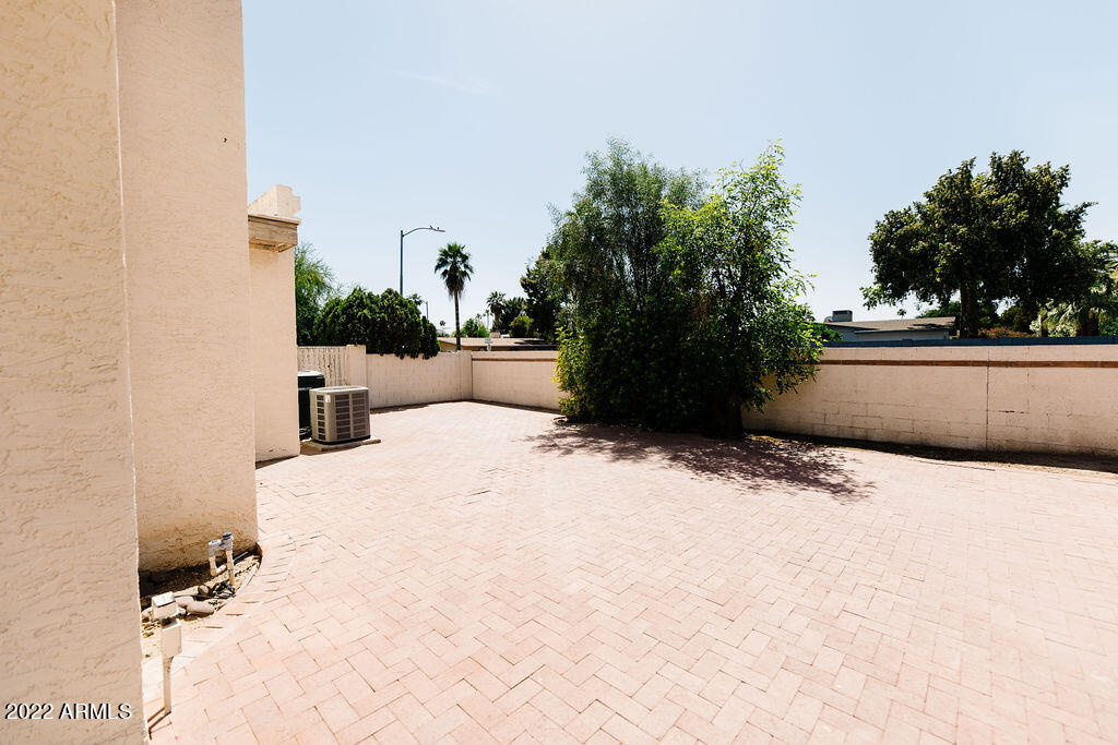 5202 E SHAW BUTTE Drive