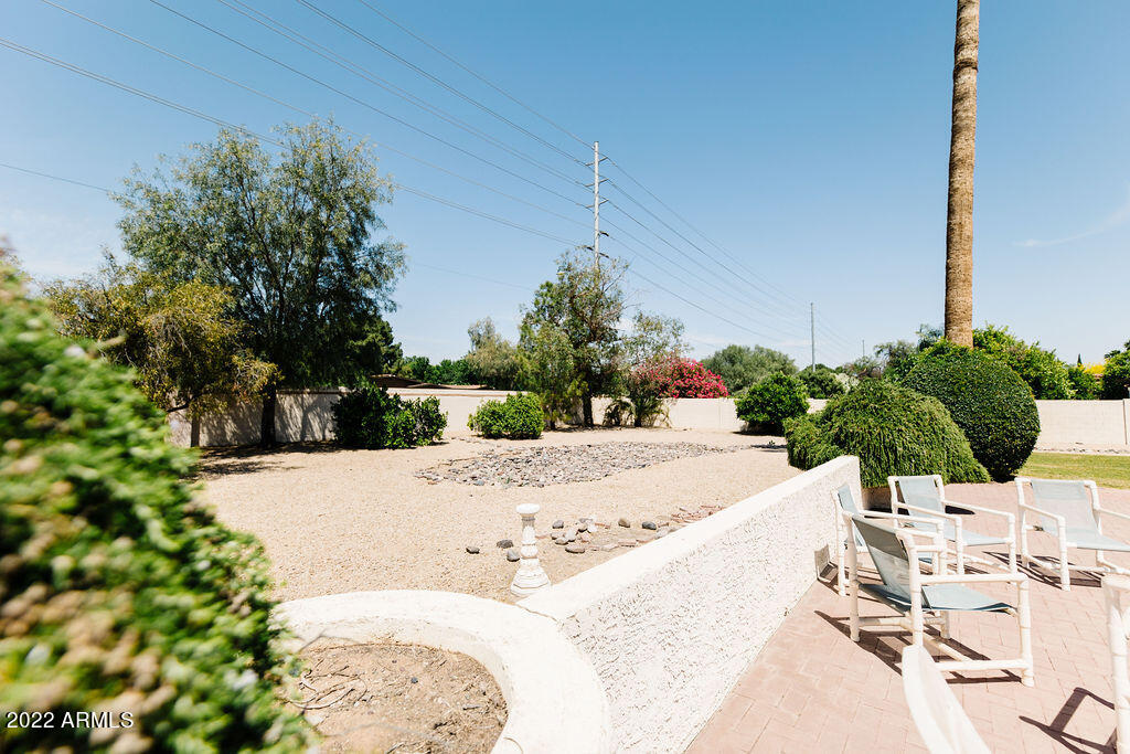 5202 E SHAW BUTTE Drive
