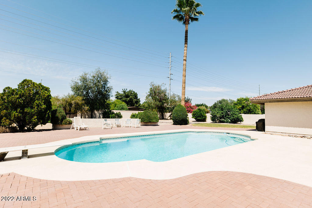 5202 E SHAW BUTTE Drive