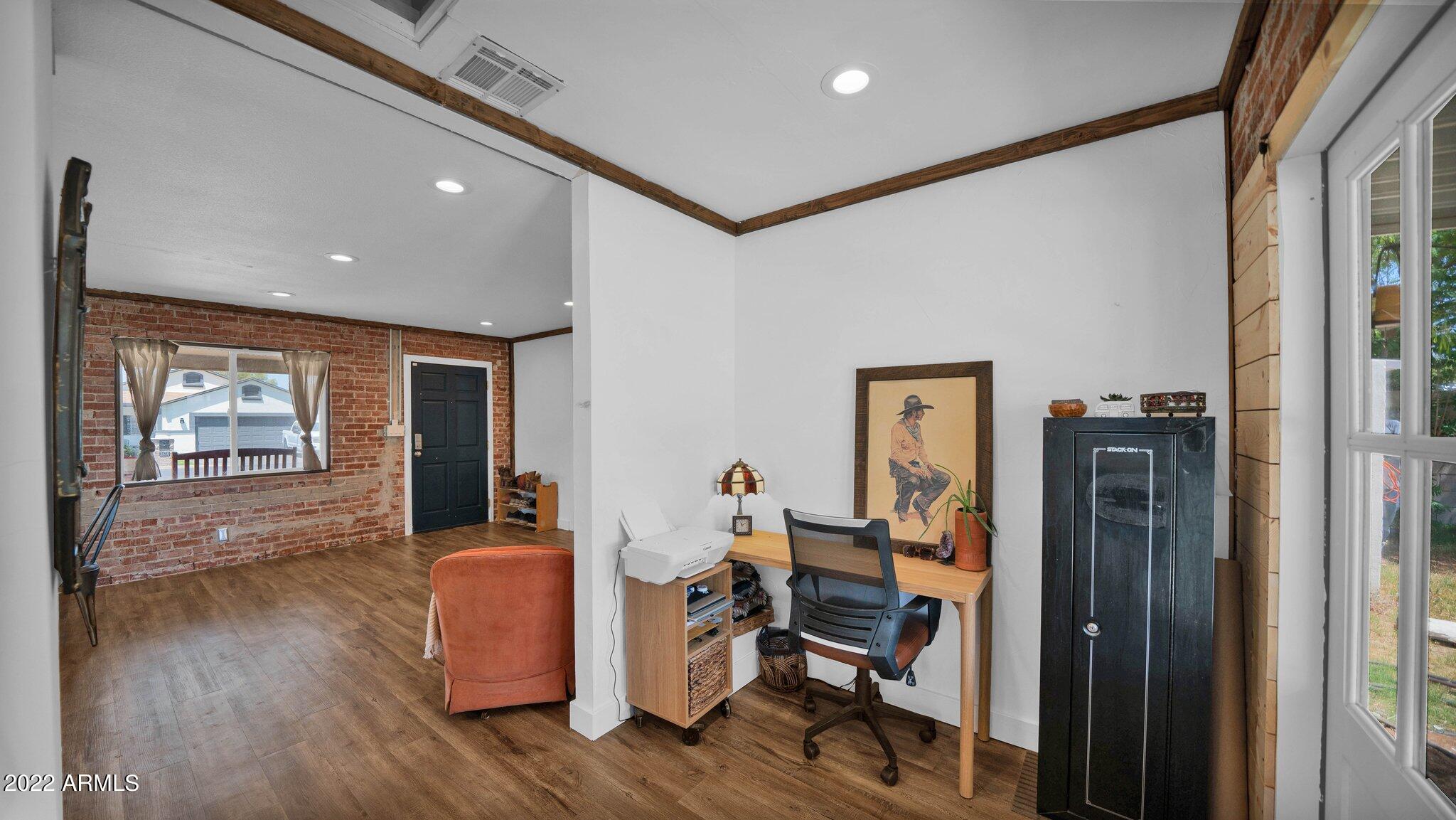 2615 N 29TH Place