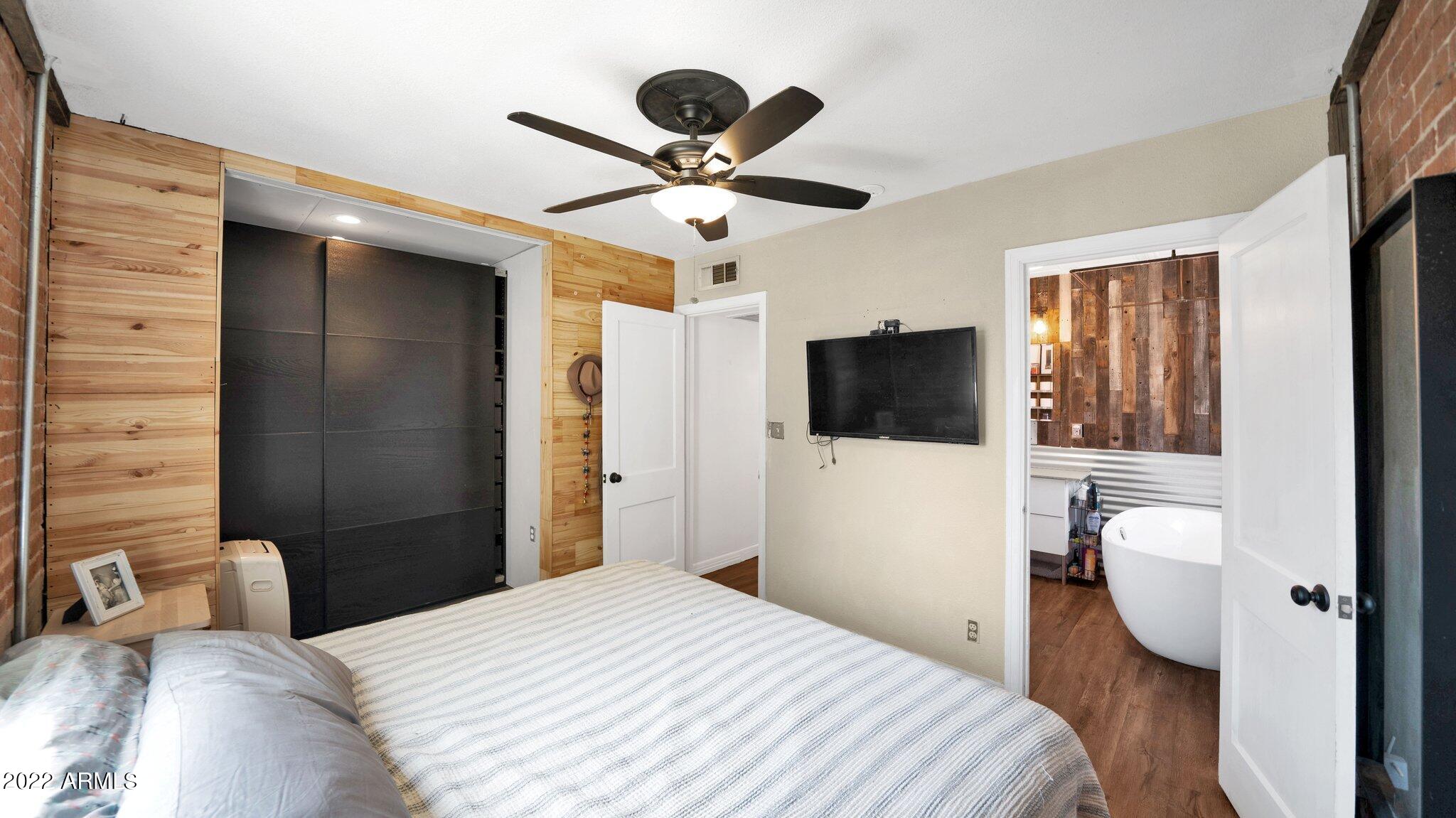 2615 N 29TH Place