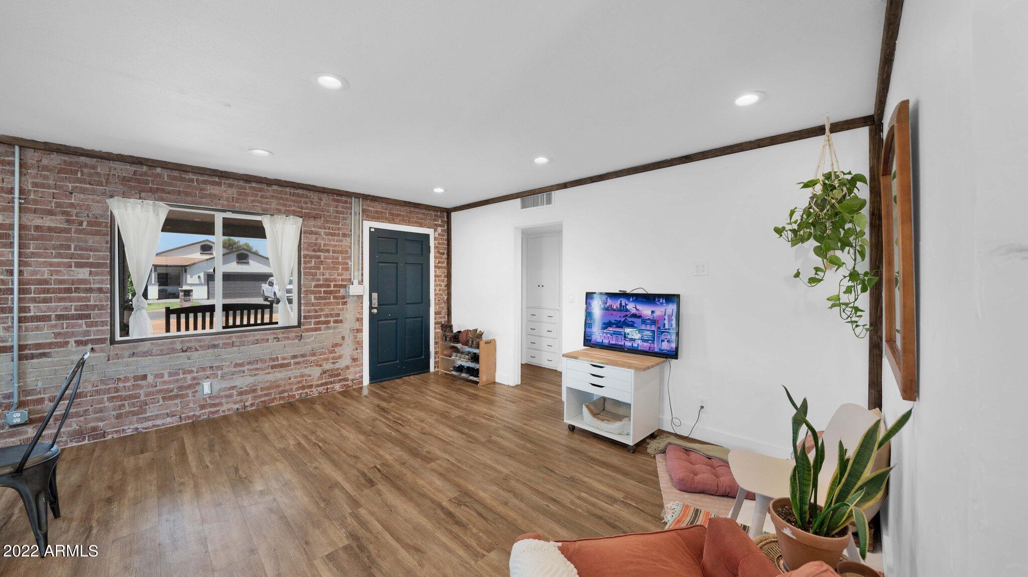 2615 N 29TH Place