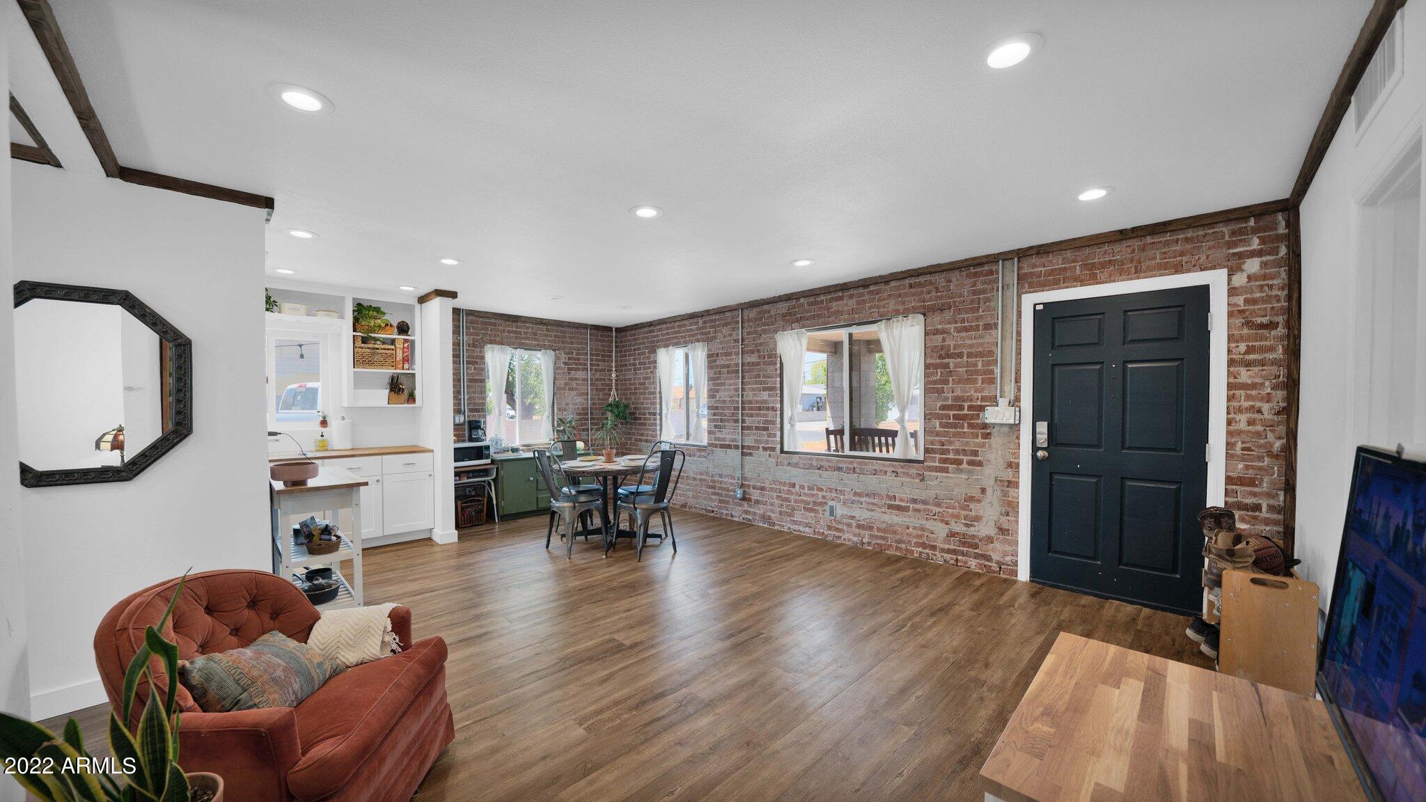 2615 N 29TH Place