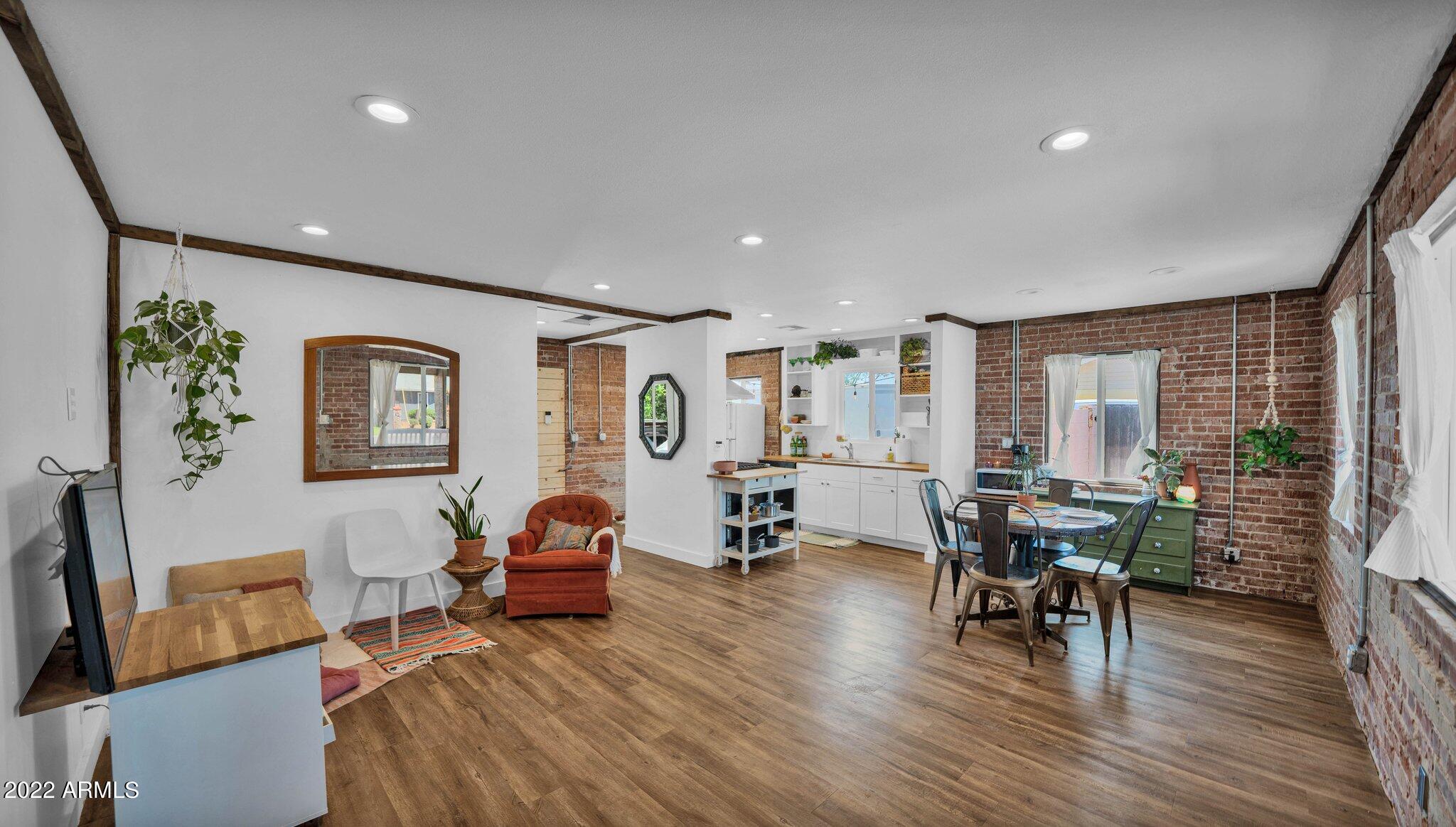 2615 N 29TH Place