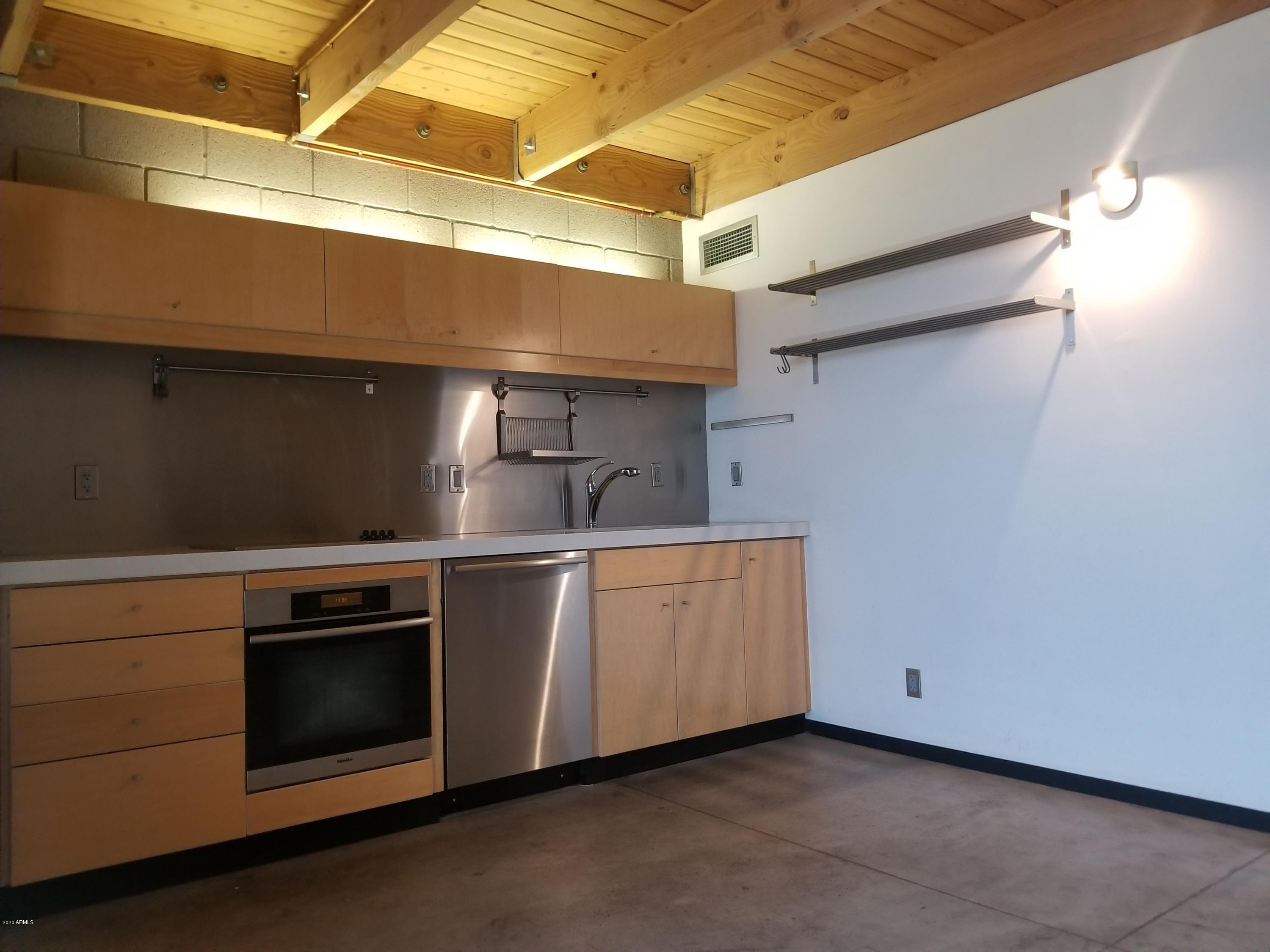 525 E WILLETTA Street Unit: 8