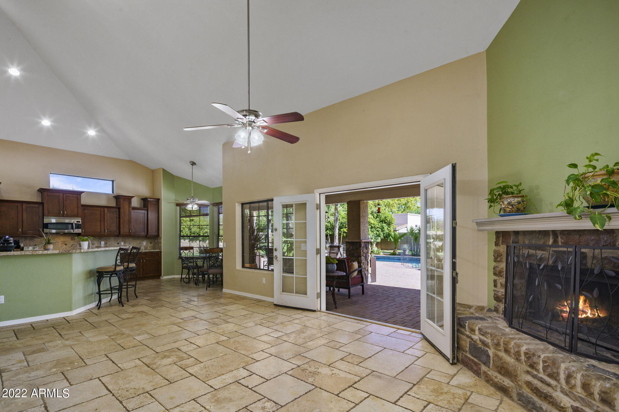 3635 E OASIS Circle