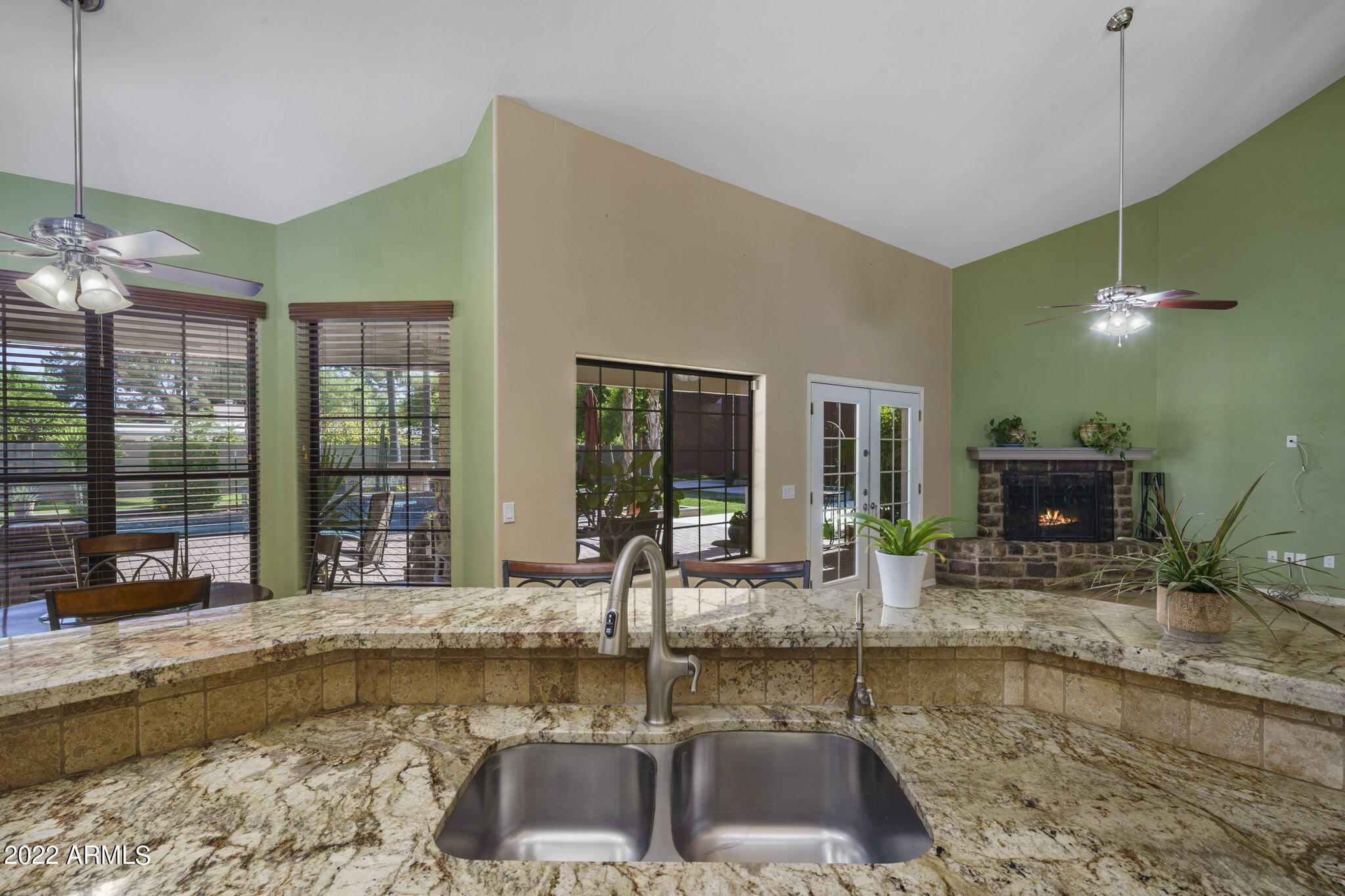 3635 E OASIS Circle
