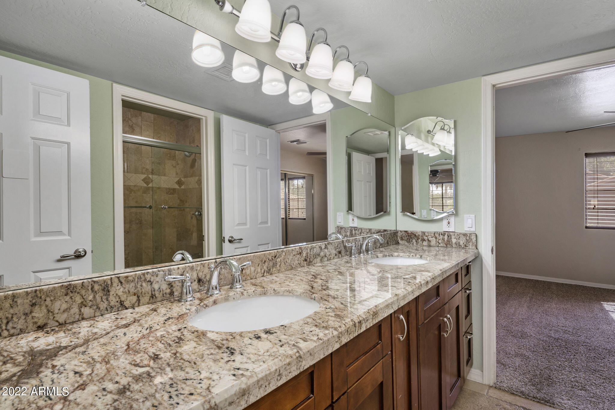 3635 E OASIS Circle