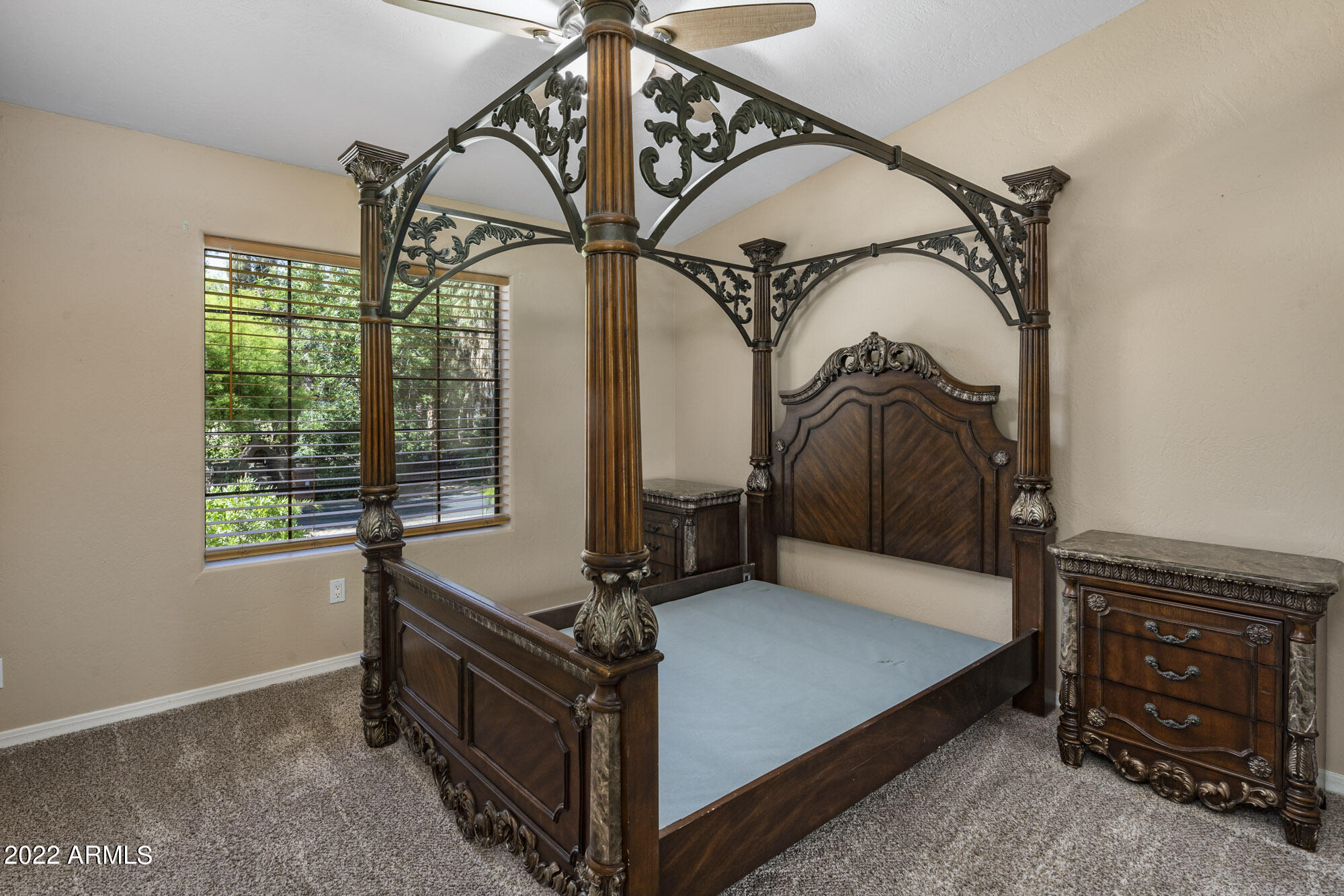 3635 E OASIS Circle