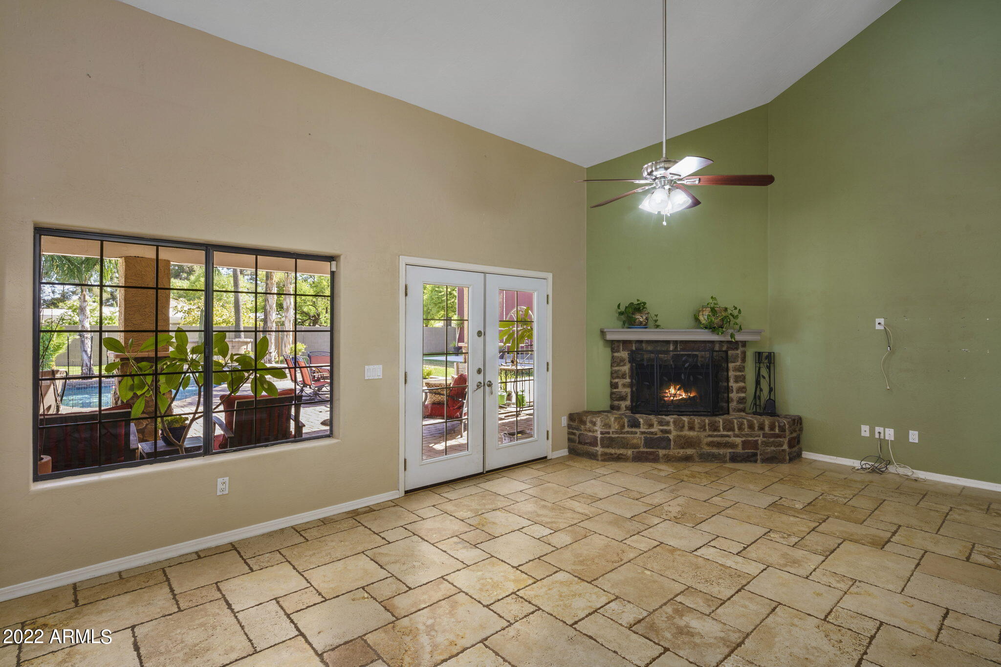 3635 E OASIS Circle