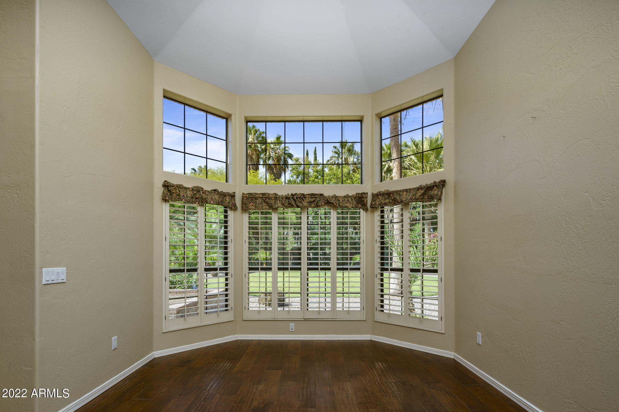 3635 E OASIS Circle