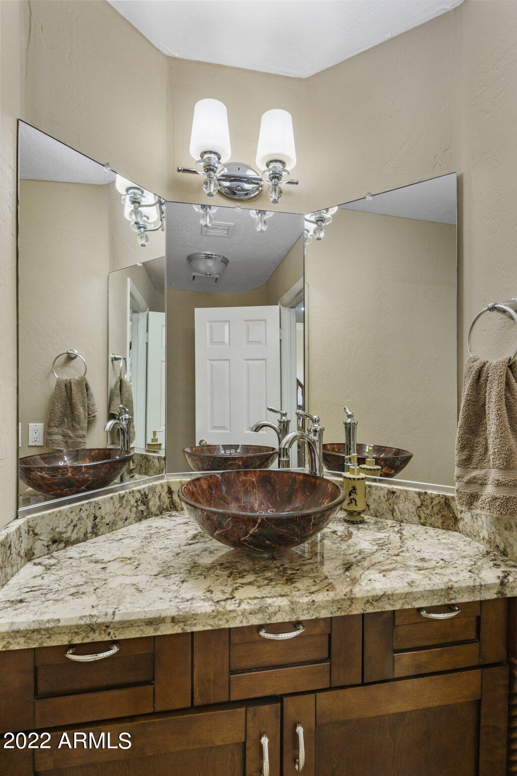 3635 E OASIS Circle