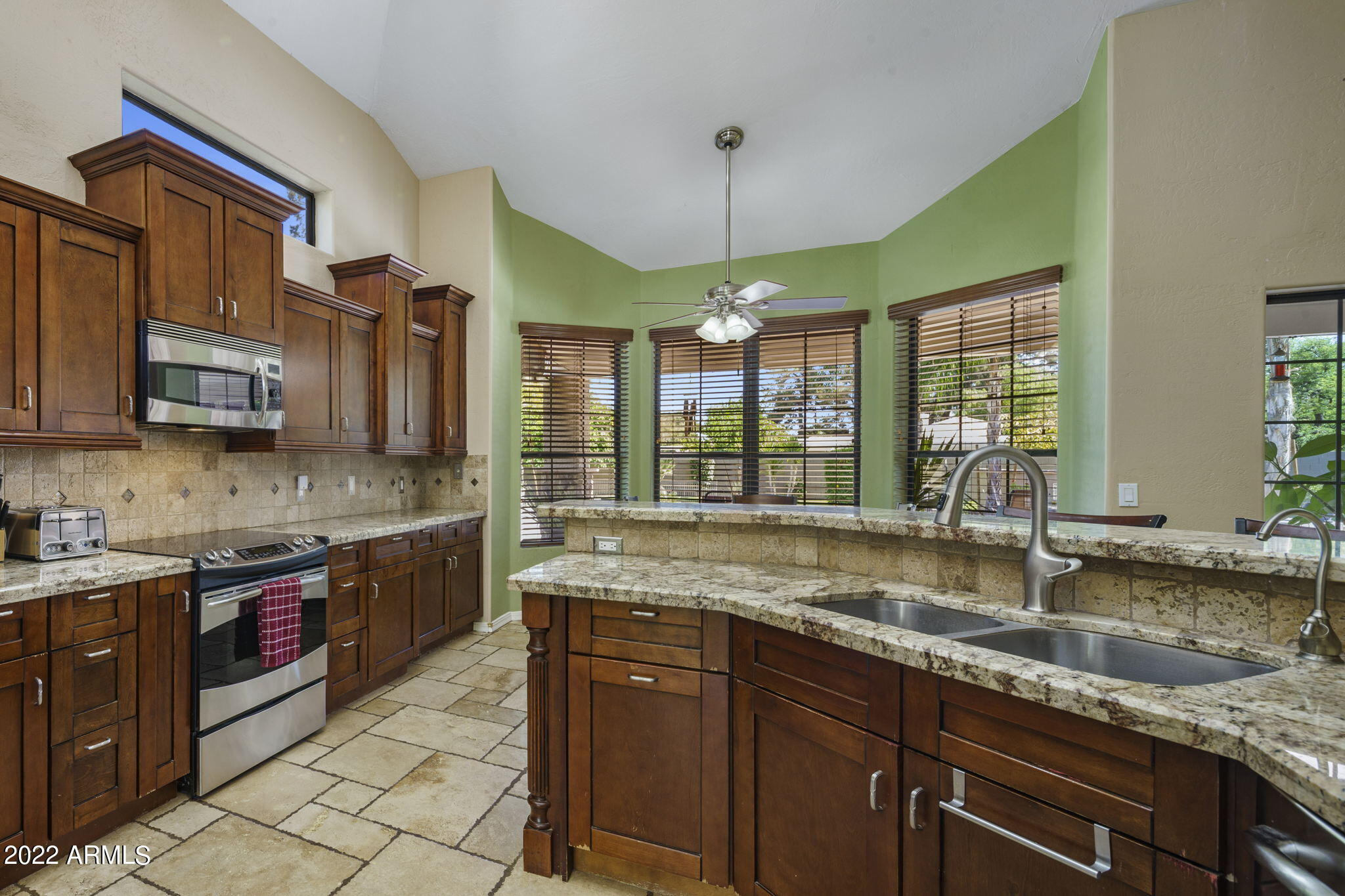 3635 E OASIS Circle