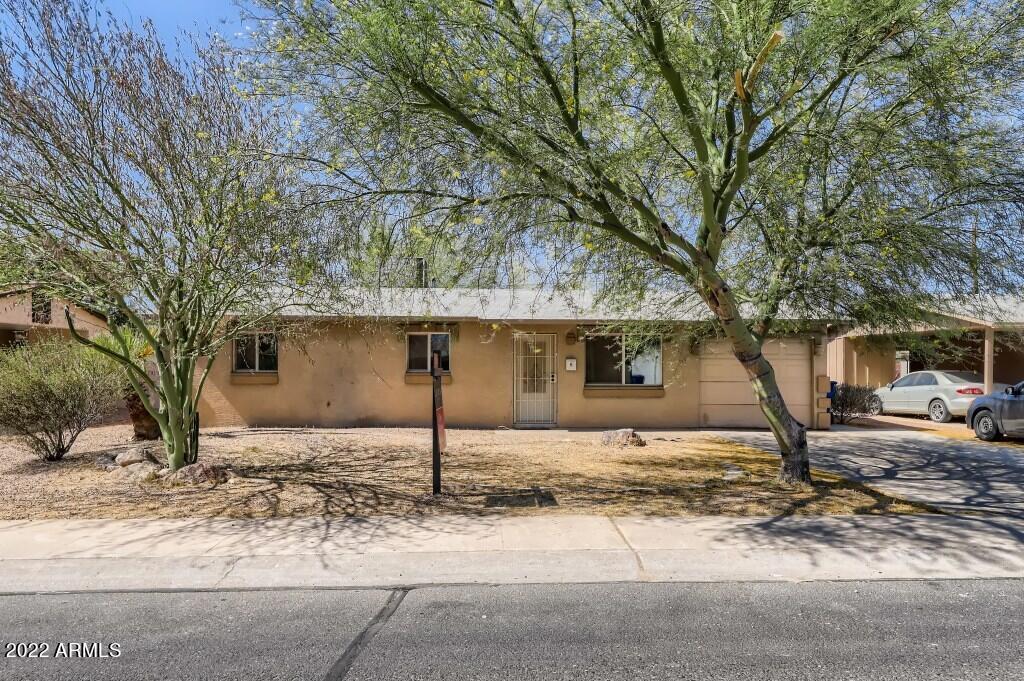 6 W Lawrence Boulevard