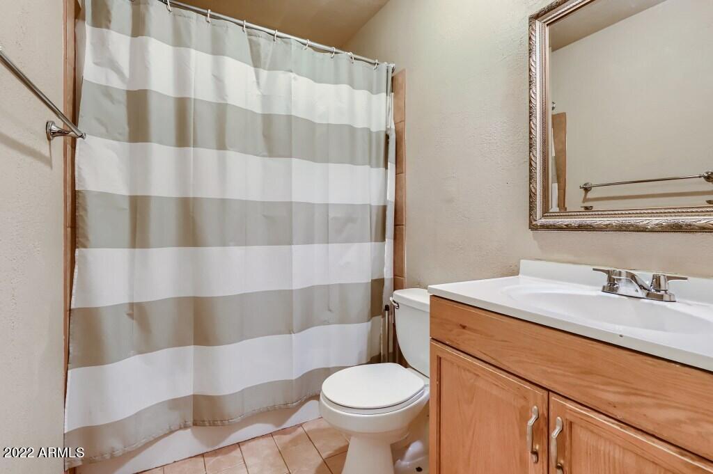 6 W Lawrence Boulevard