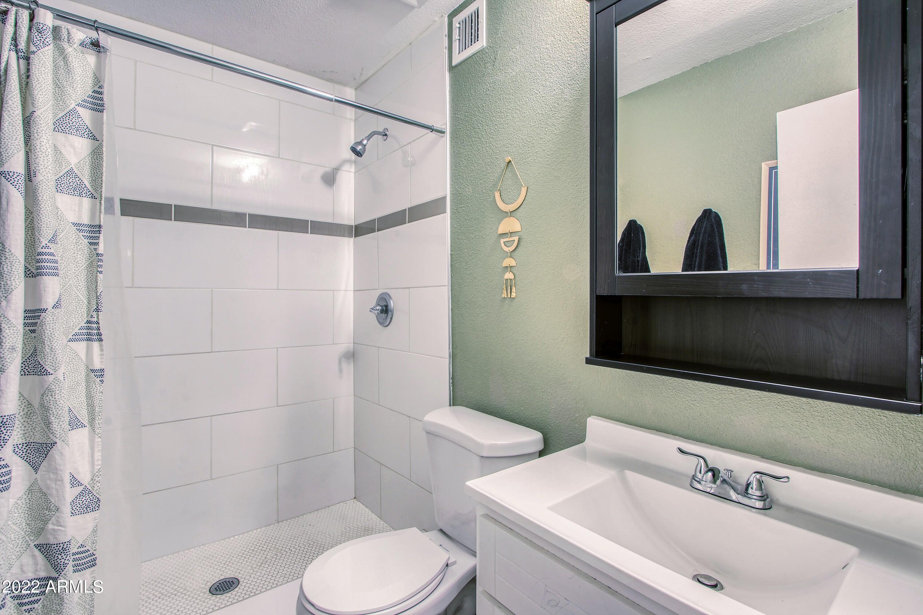 5202 S 46TH Place