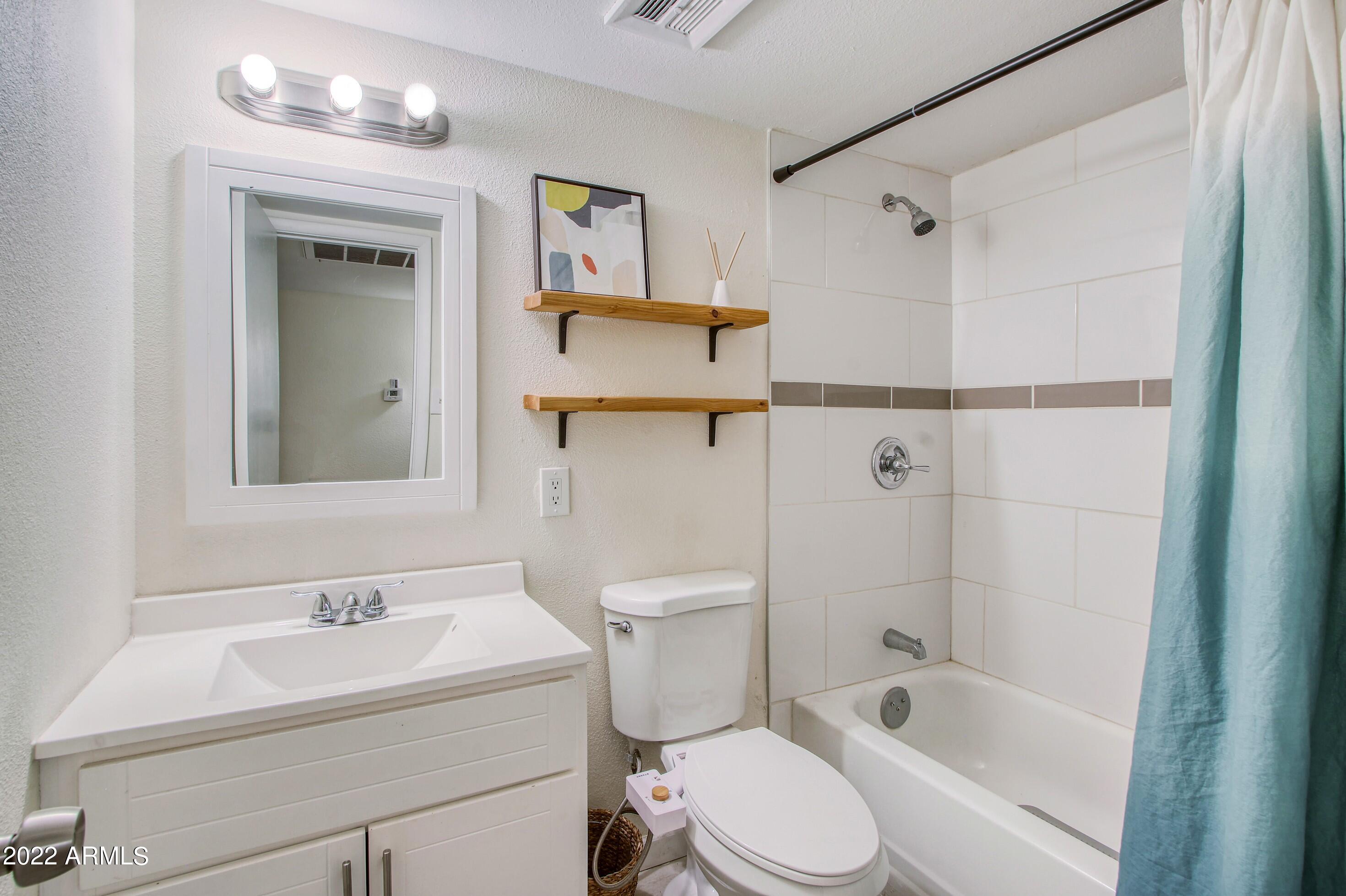 5202 S 46TH Place
