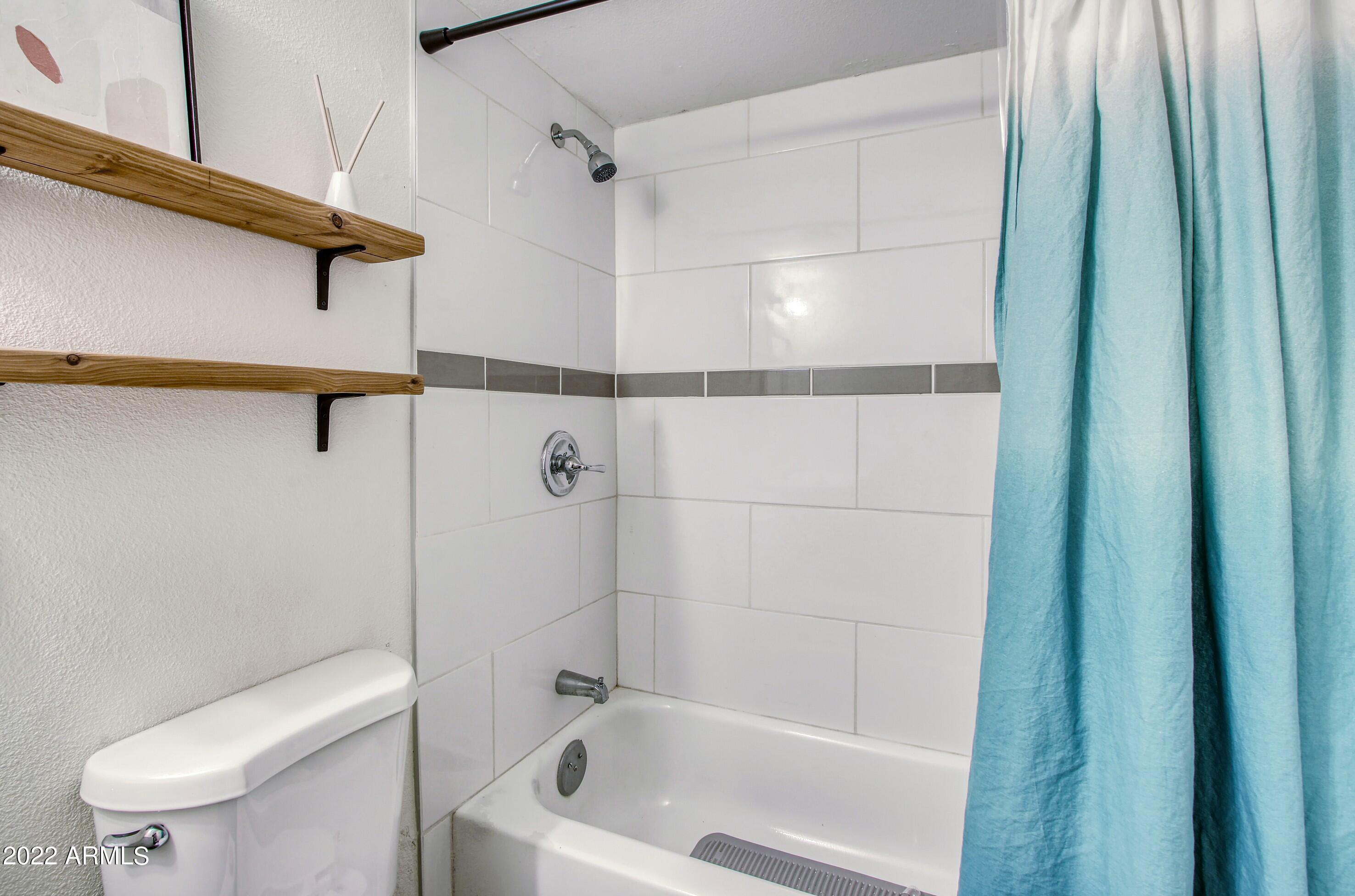 5202 S 46TH Place