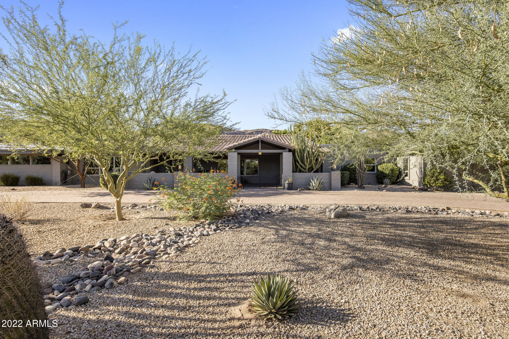6120 E REDWING Road