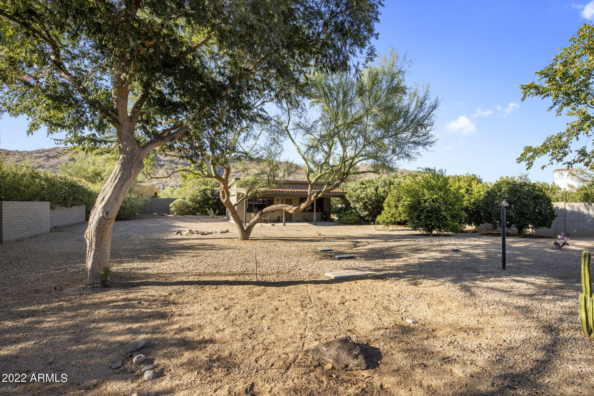 6120 E REDWING Road