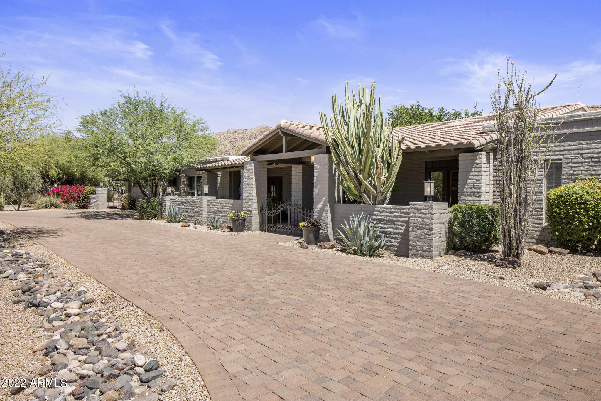 6120 E REDWING Road