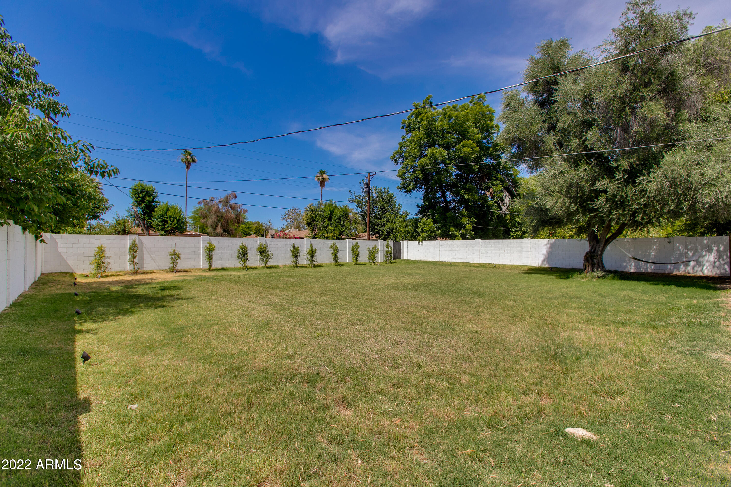 2452 E WHITTON Avenue
