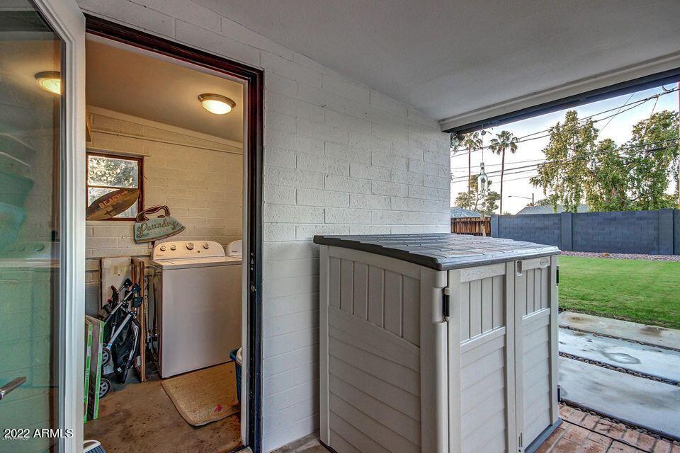 1848 E GLENROSA Avenue