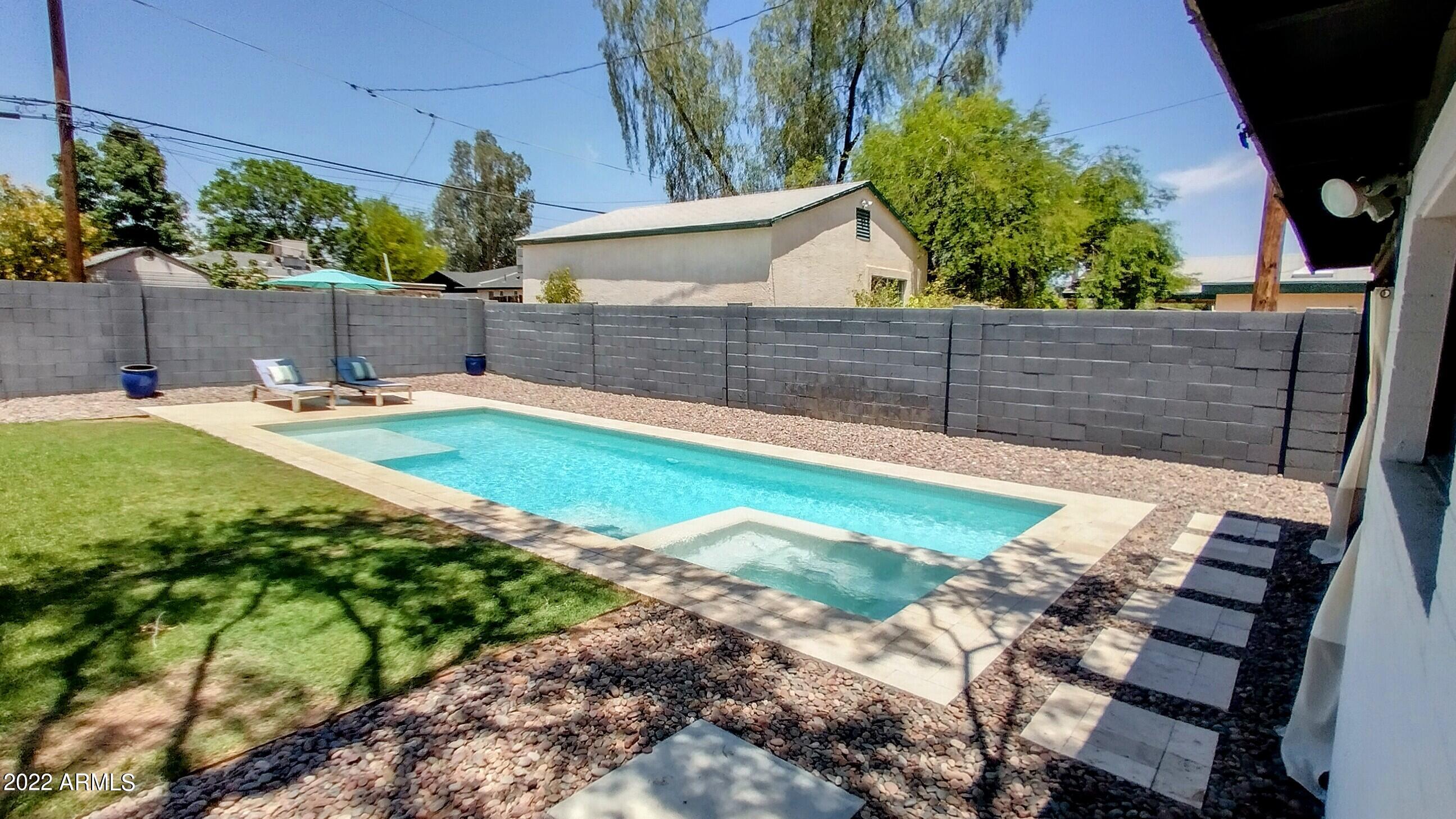 1848 E GLENROSA Avenue