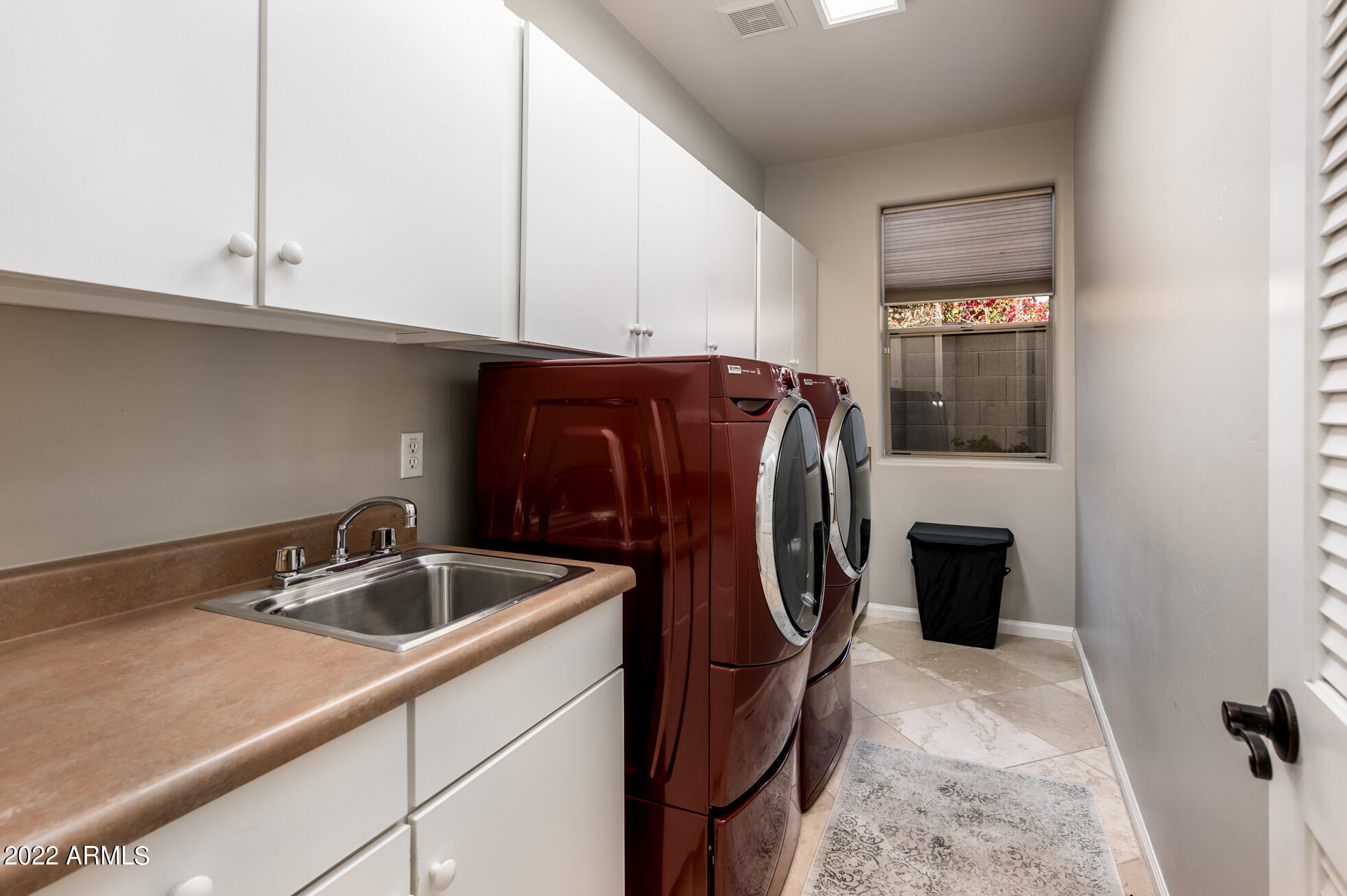 7673 E CALLE DE LAS BRISAS --