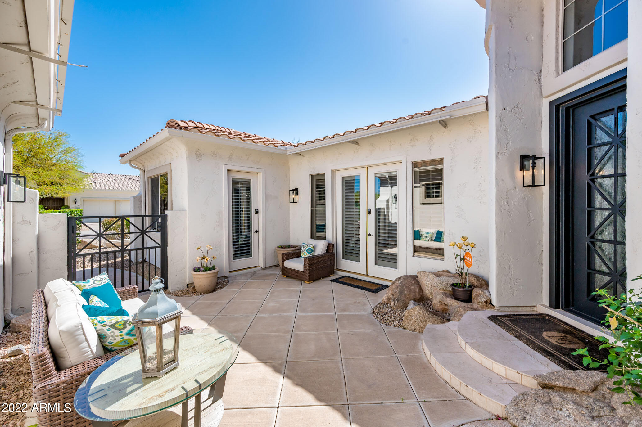 7673 E CALLE DE LAS BRISAS --