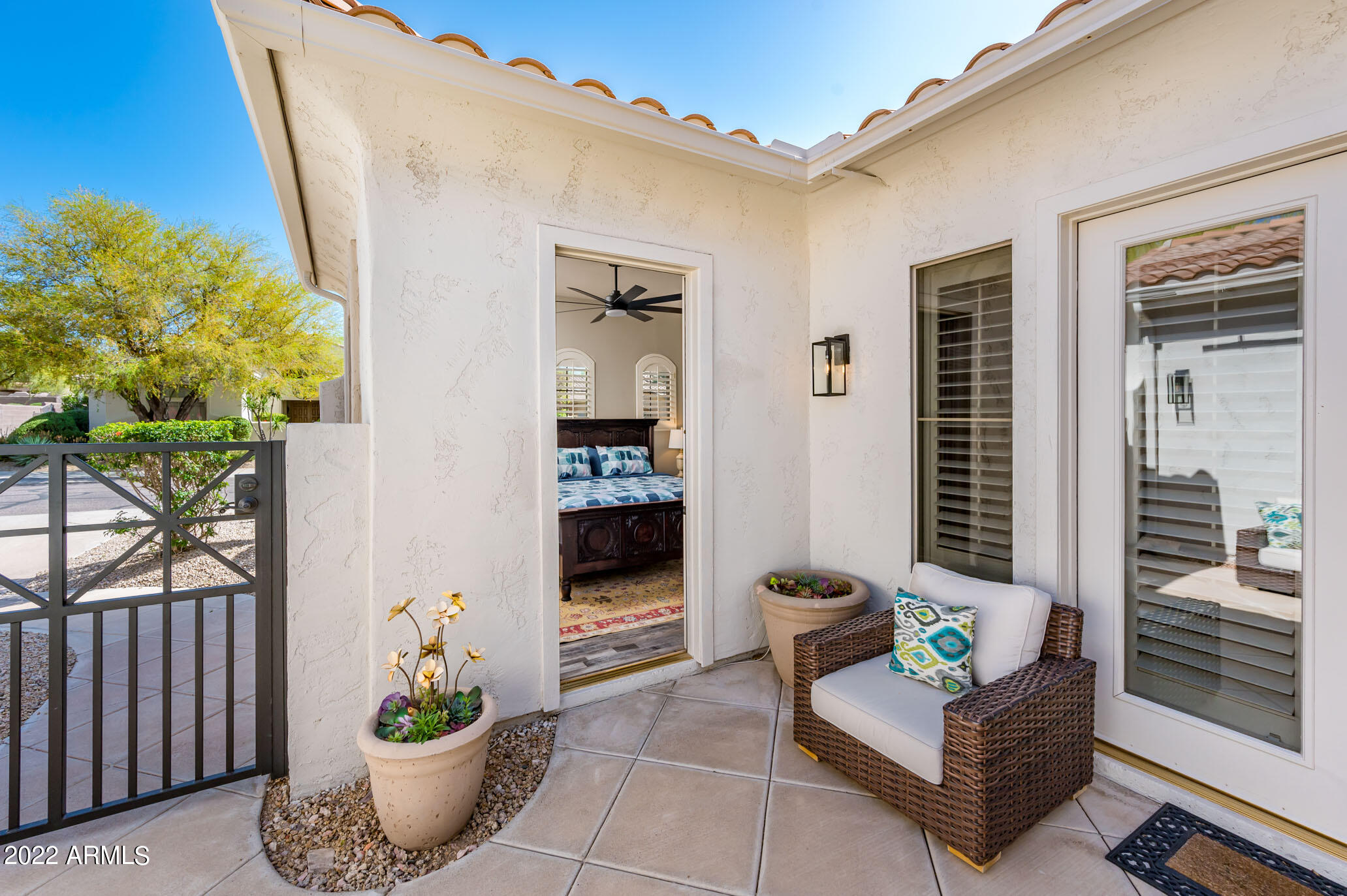 7673 E CALLE DE LAS BRISAS --