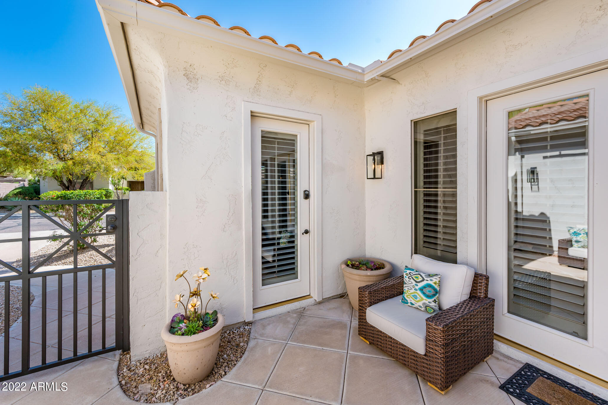 7673 E CALLE DE LAS BRISAS --