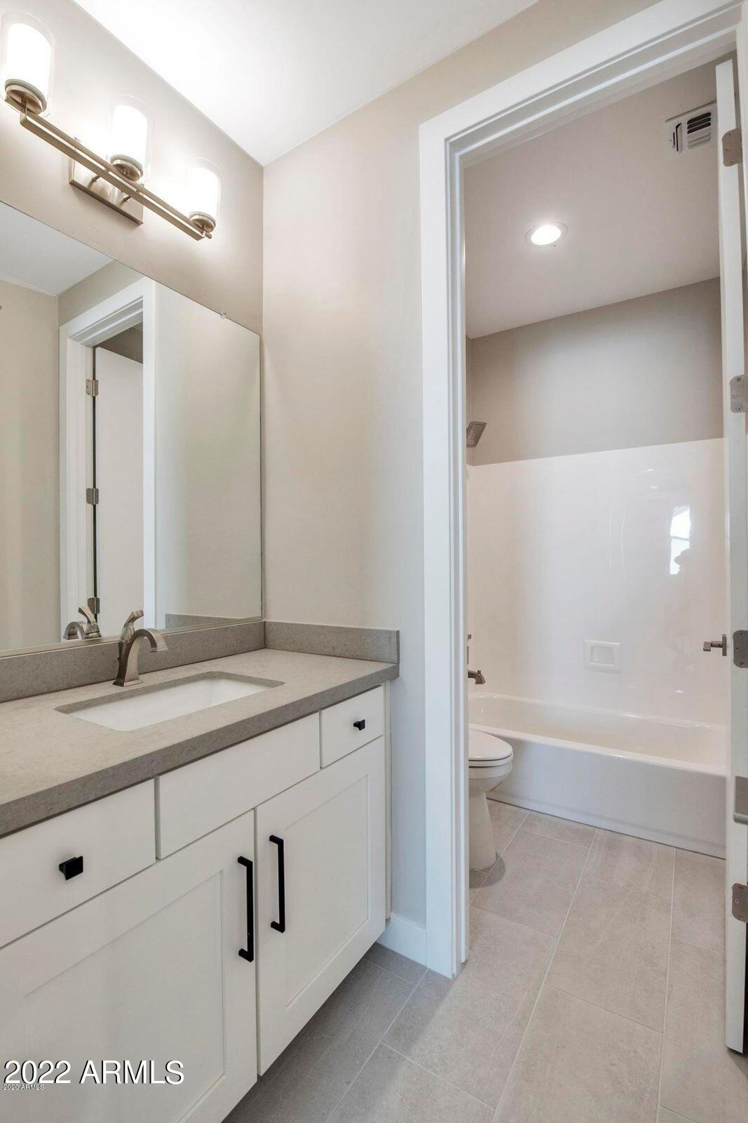 3200 N 39th Street Unit: 21