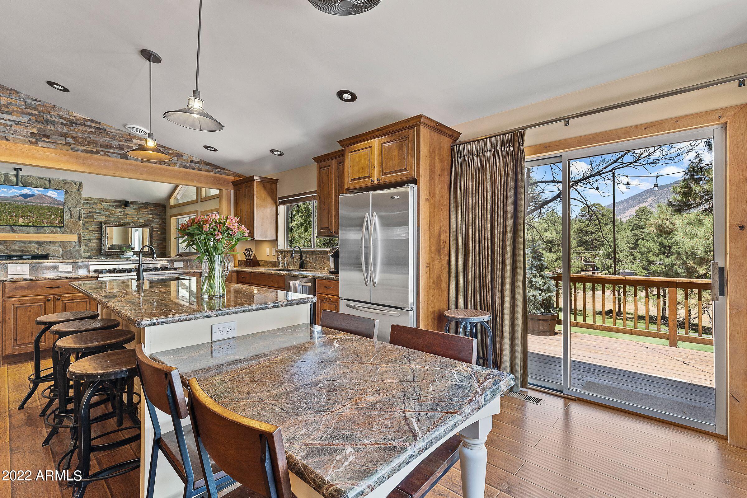 6100 N COUNTRY CLUB Drive
