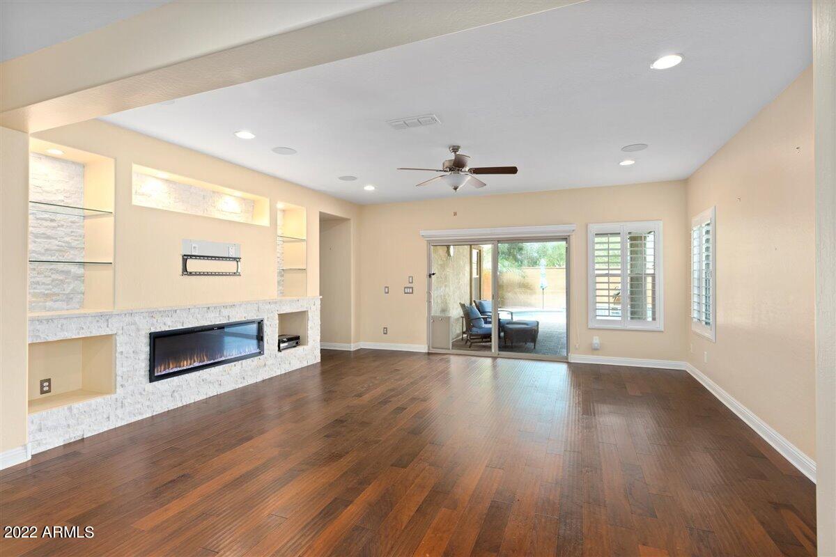 26139 W WAHALLA Lane